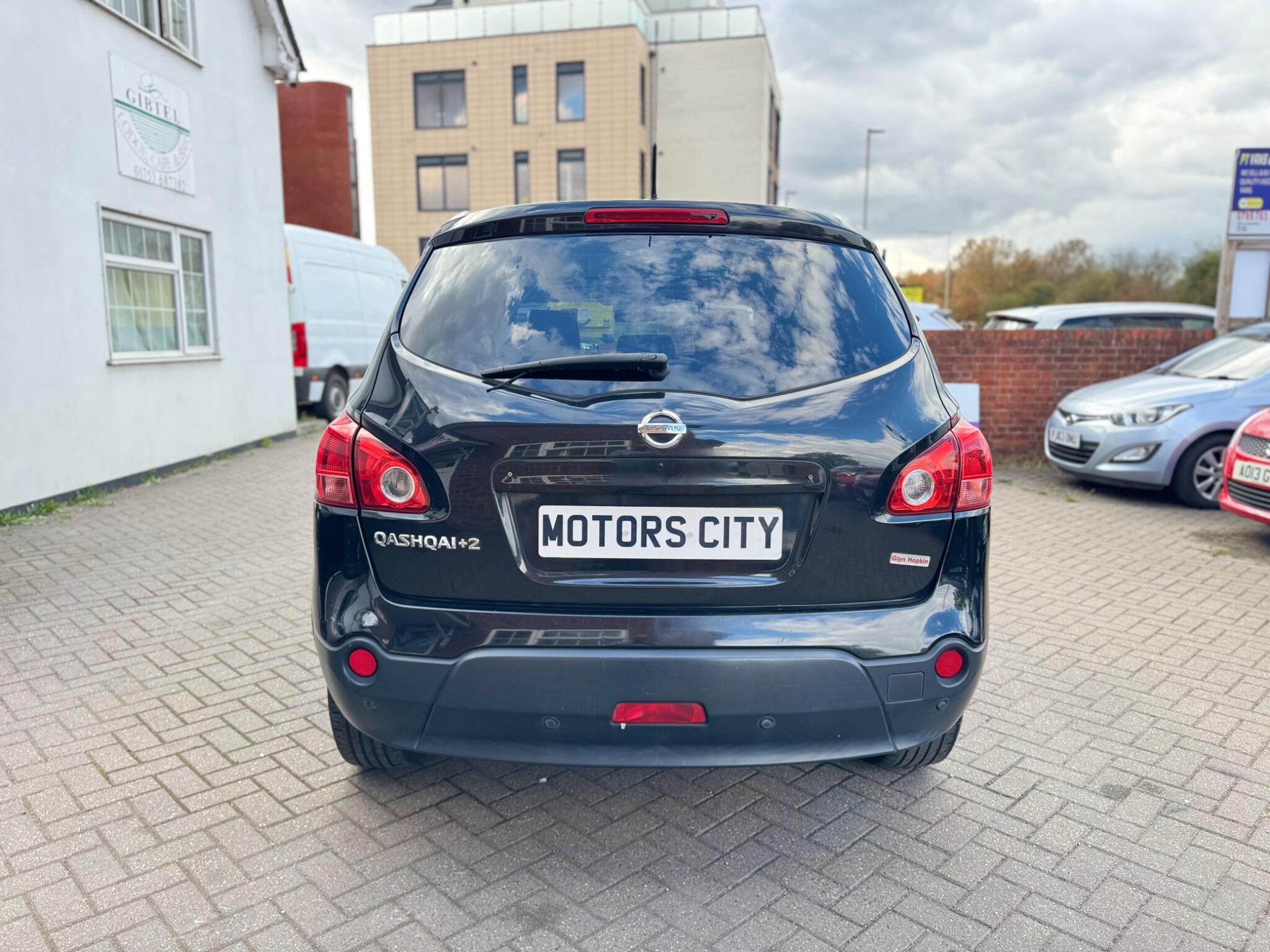 Nissan Qashqai+2 view 9