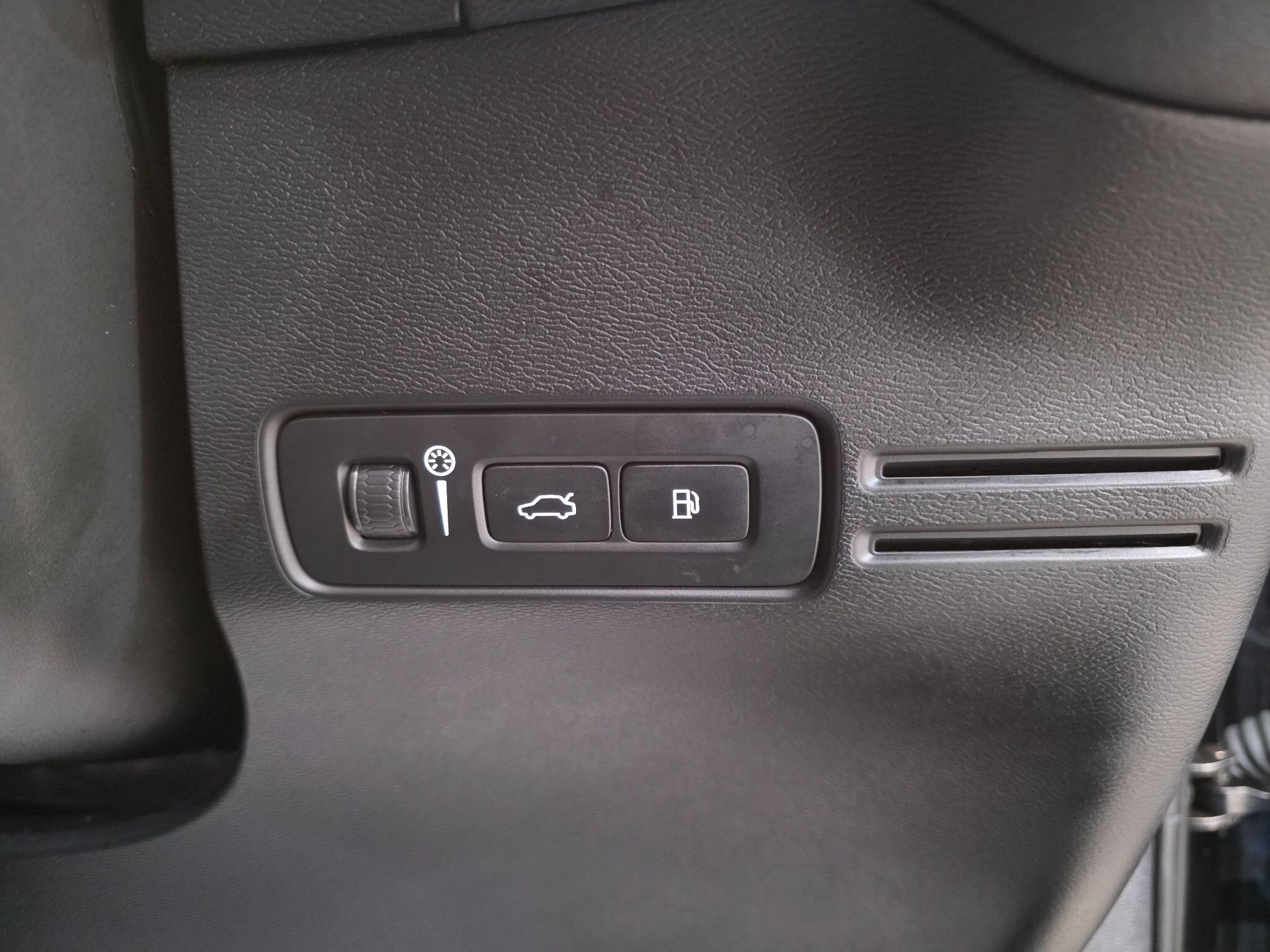 Volvo XC40 view 16