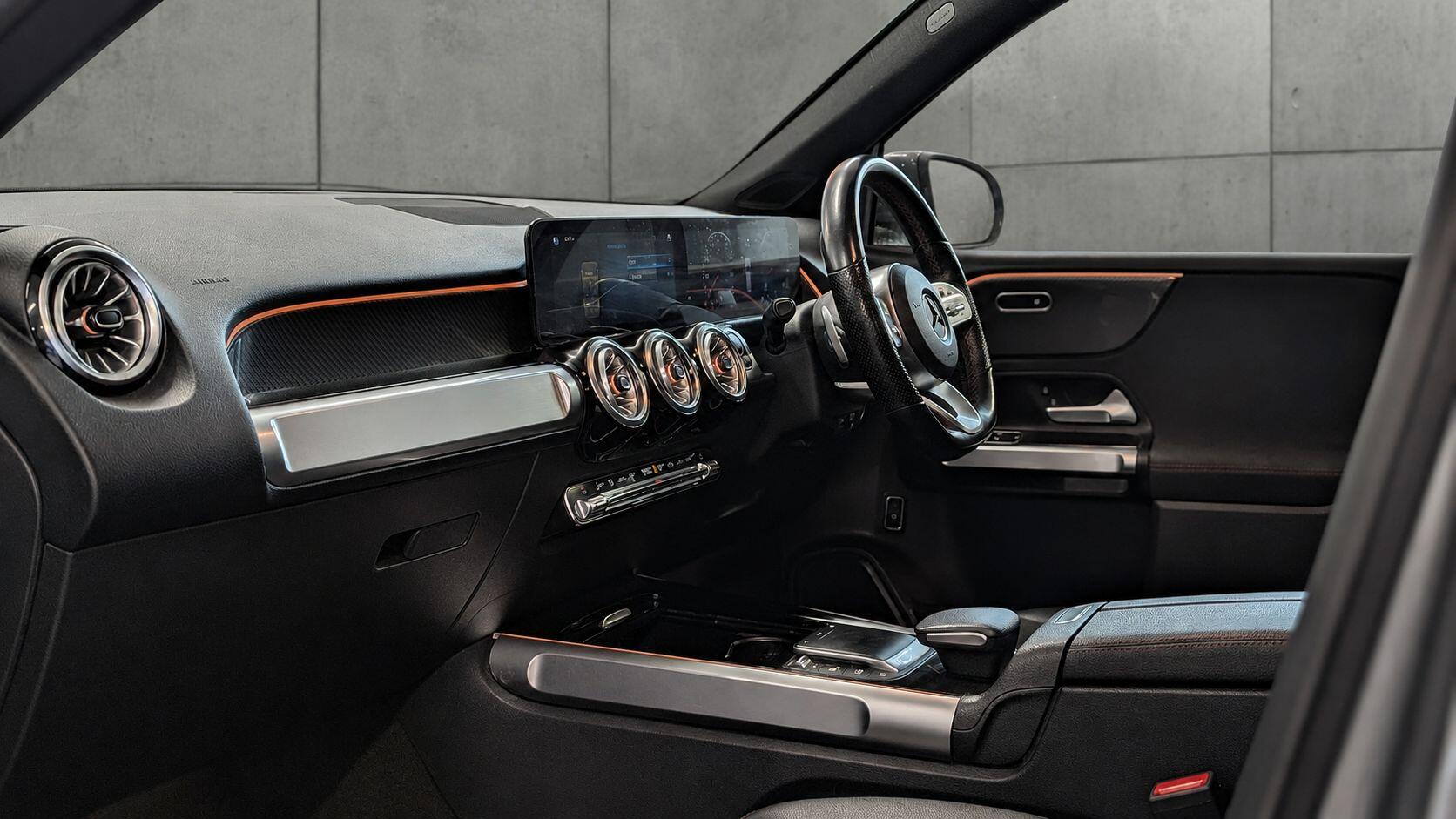 Mercedes-Benz GLB view 11