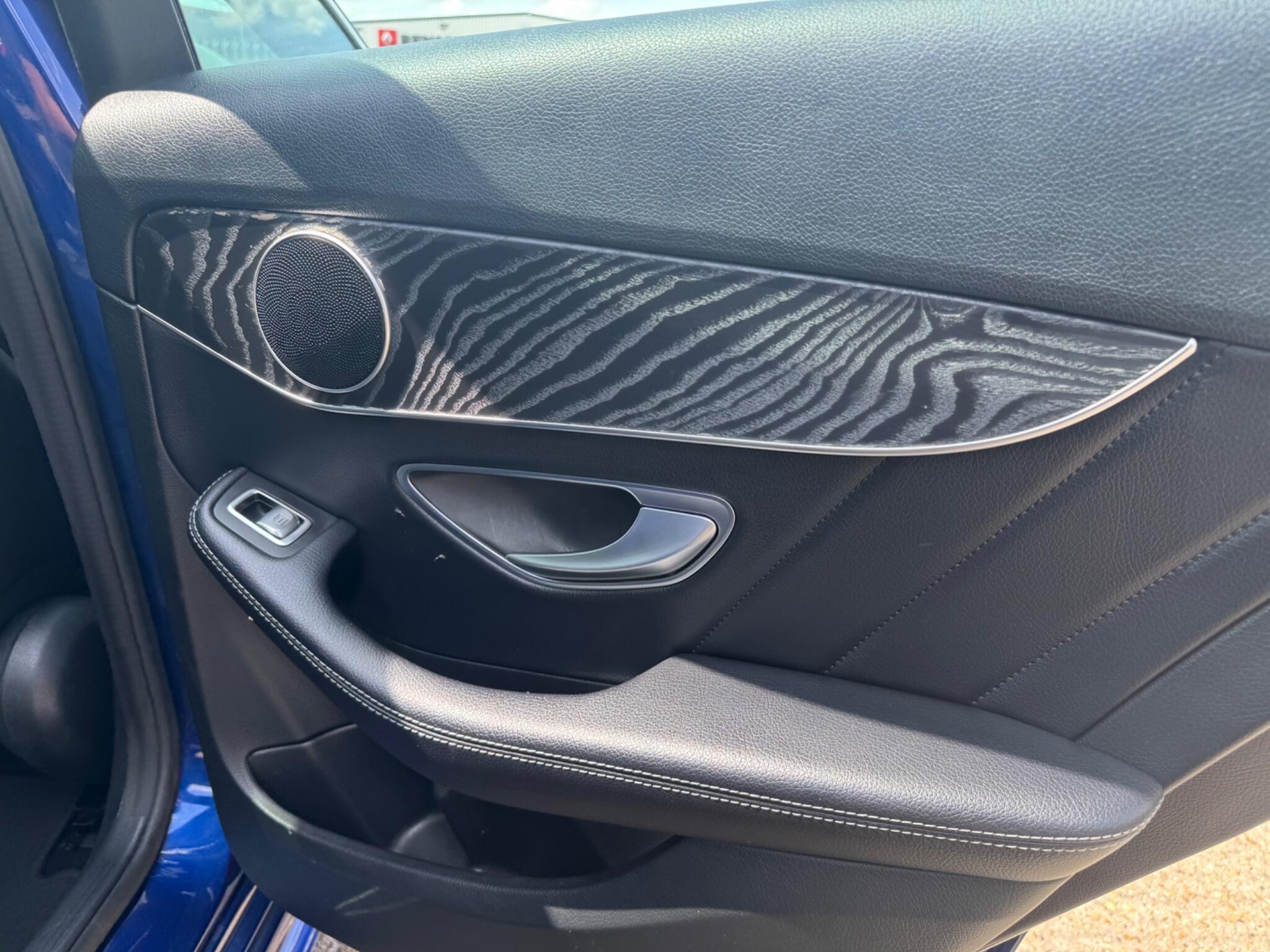 Mercedes-Benz C Class view 29