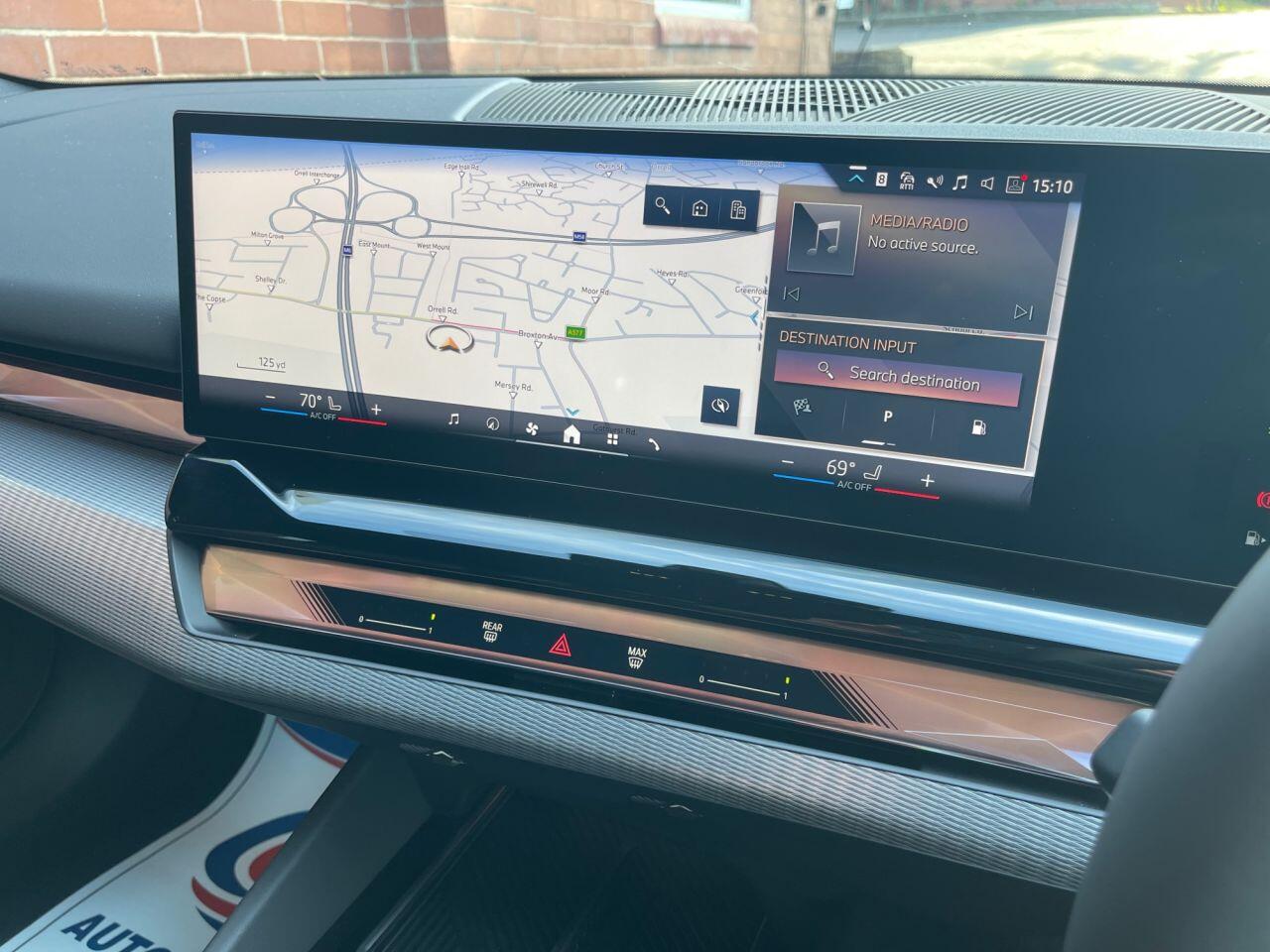 BMW 5 Series view 14