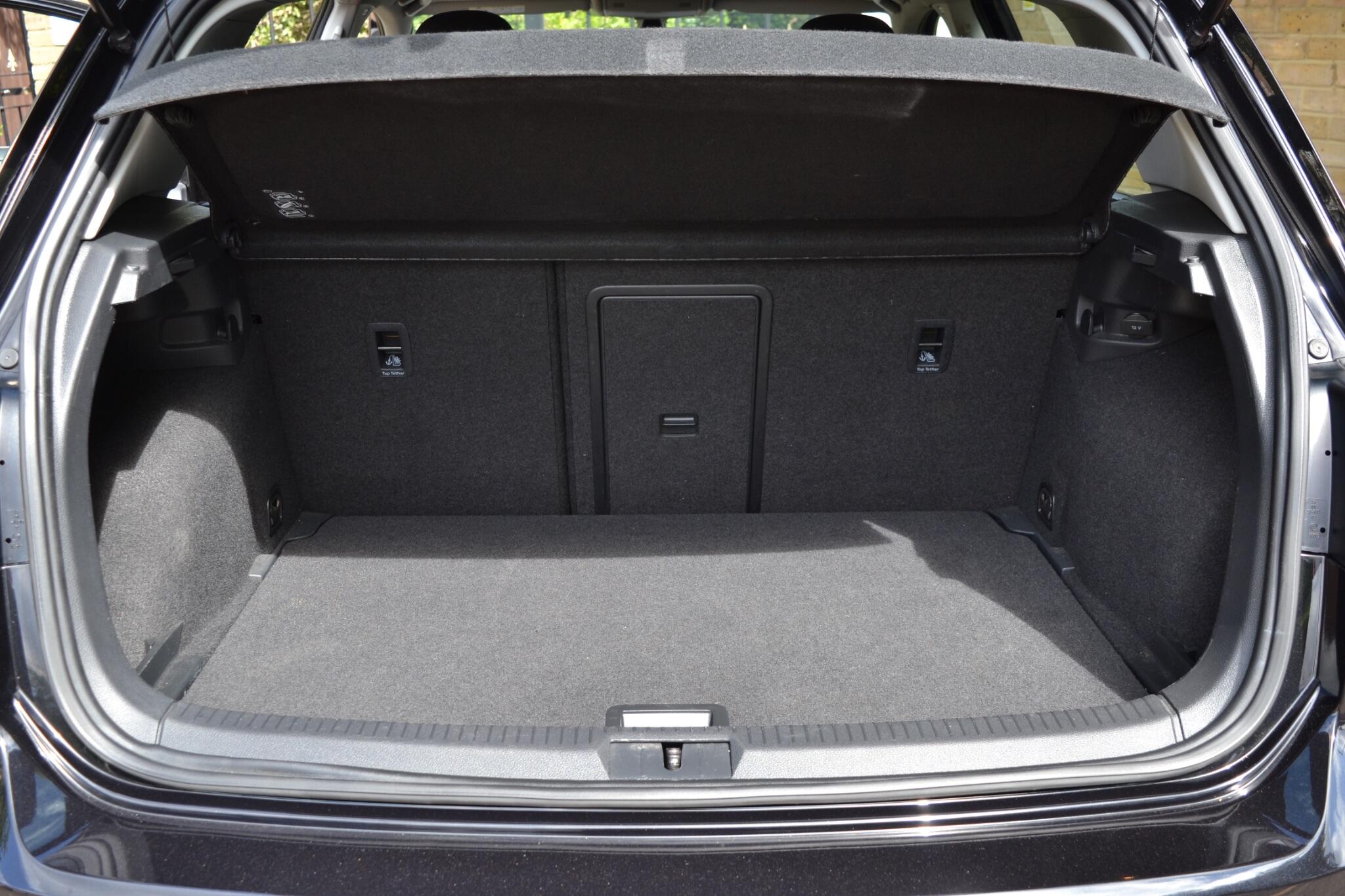 Volkswagen Golf view 12