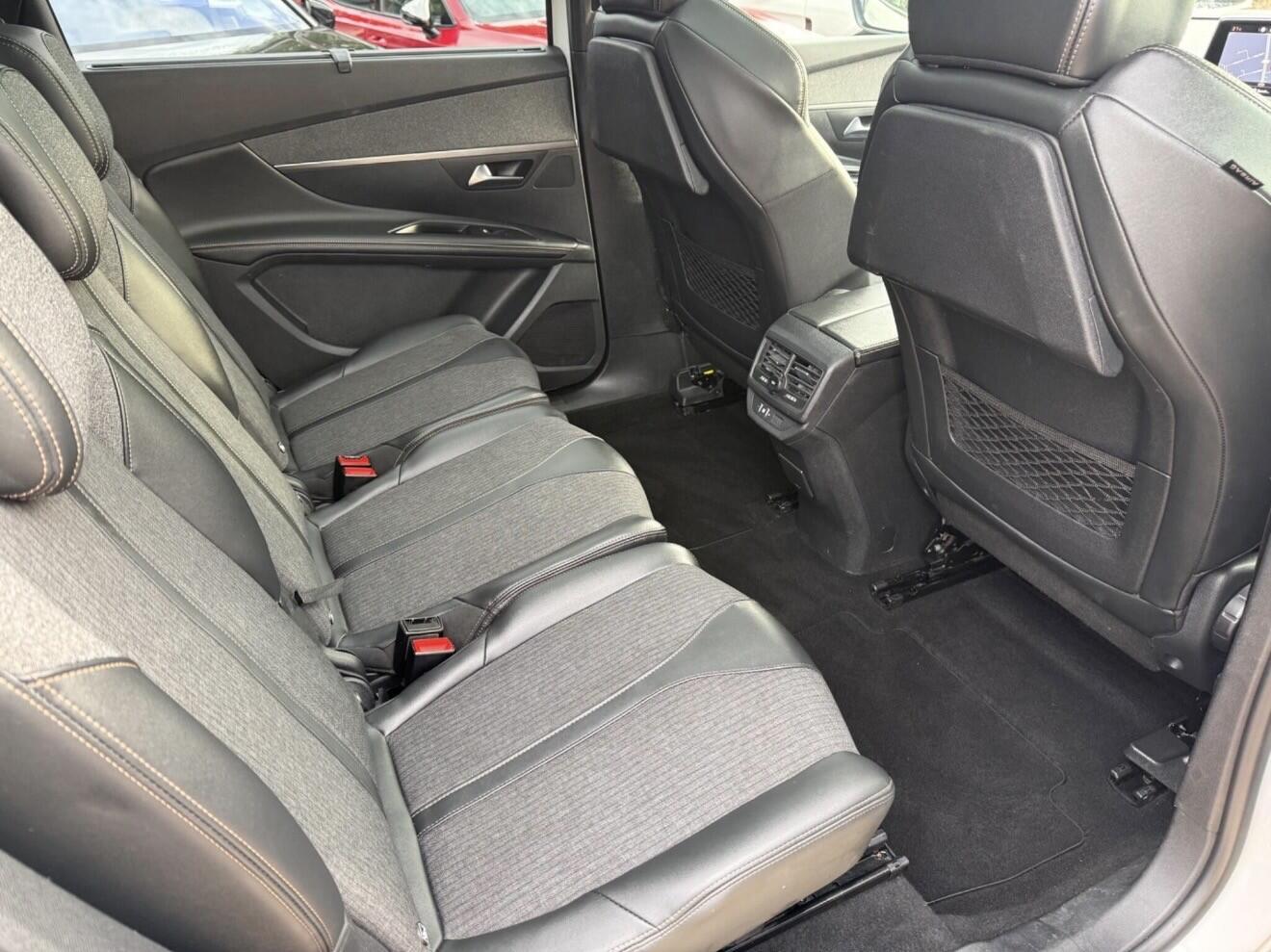 Peugeot 5008 view 10