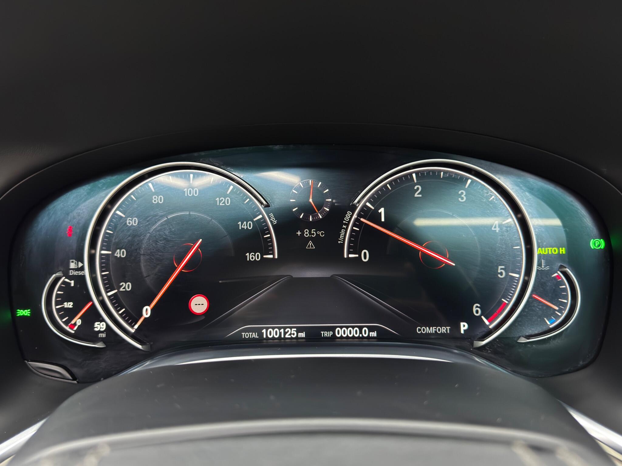 BMW 7 Series view 23