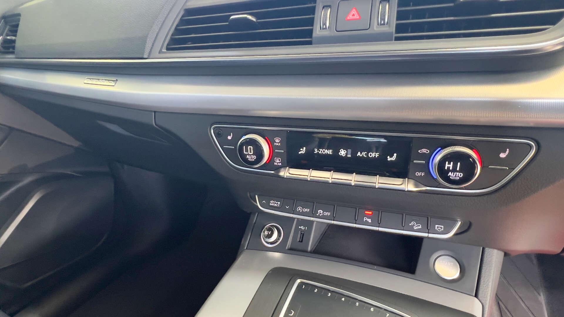 Audi Q5 view 13