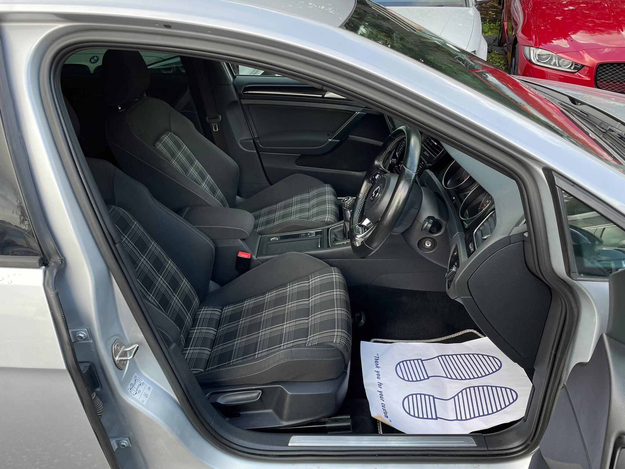 Volkswagen Golf view 11