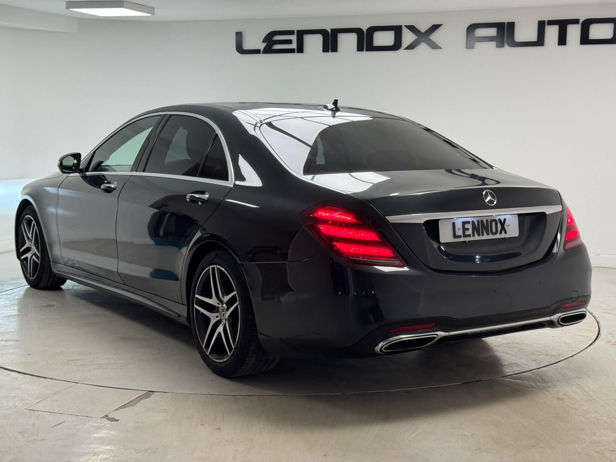 Mercedes-Benz S-Class view 4