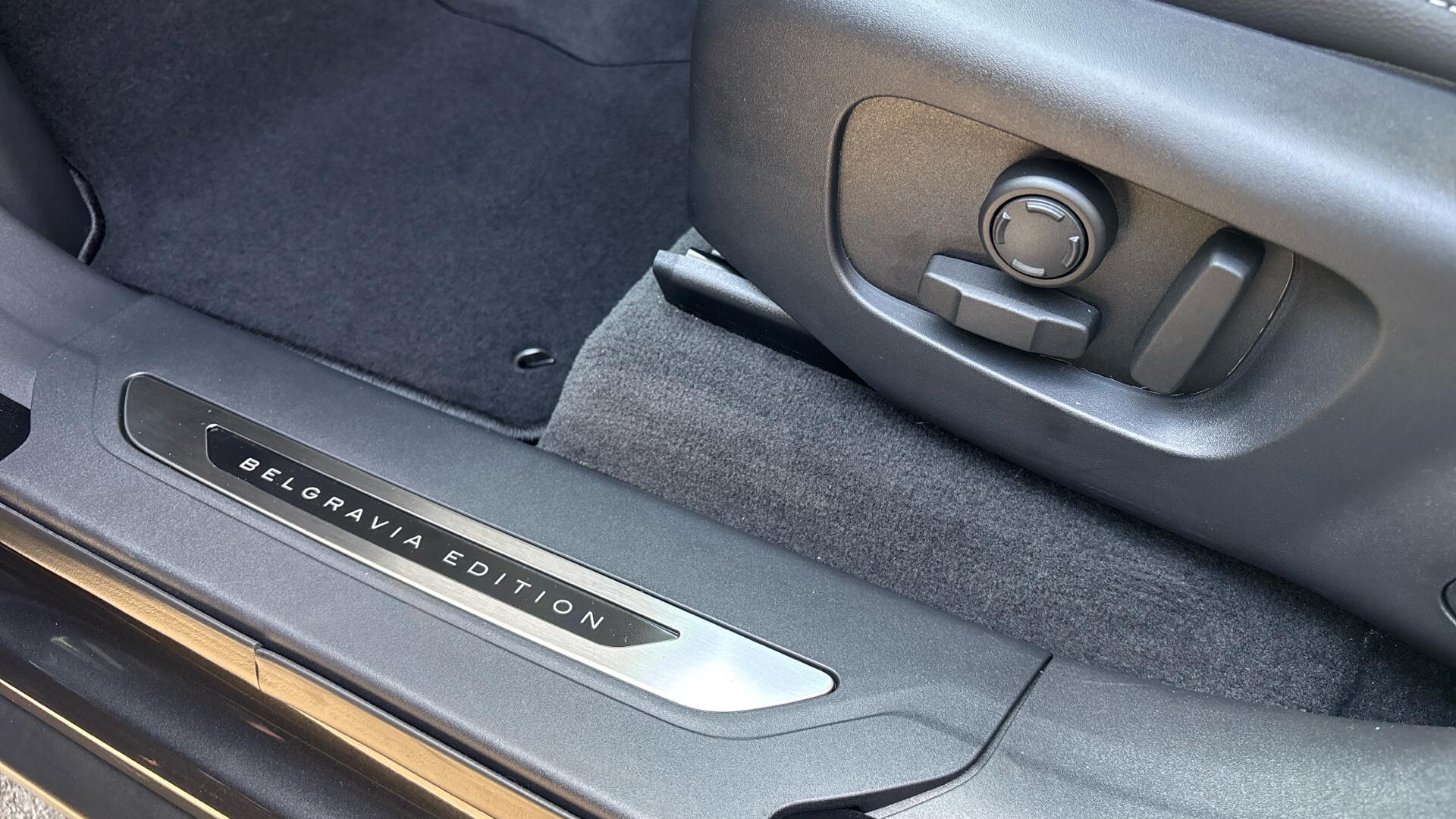 Land Rover Range Rover Velar view 41