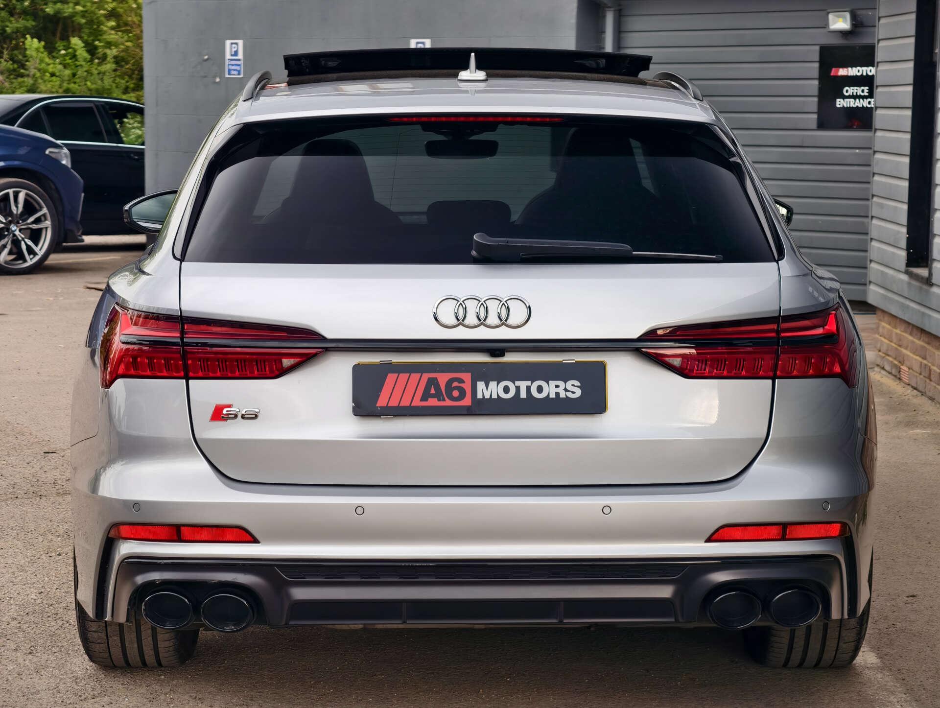 Audi S6 Avant view 18