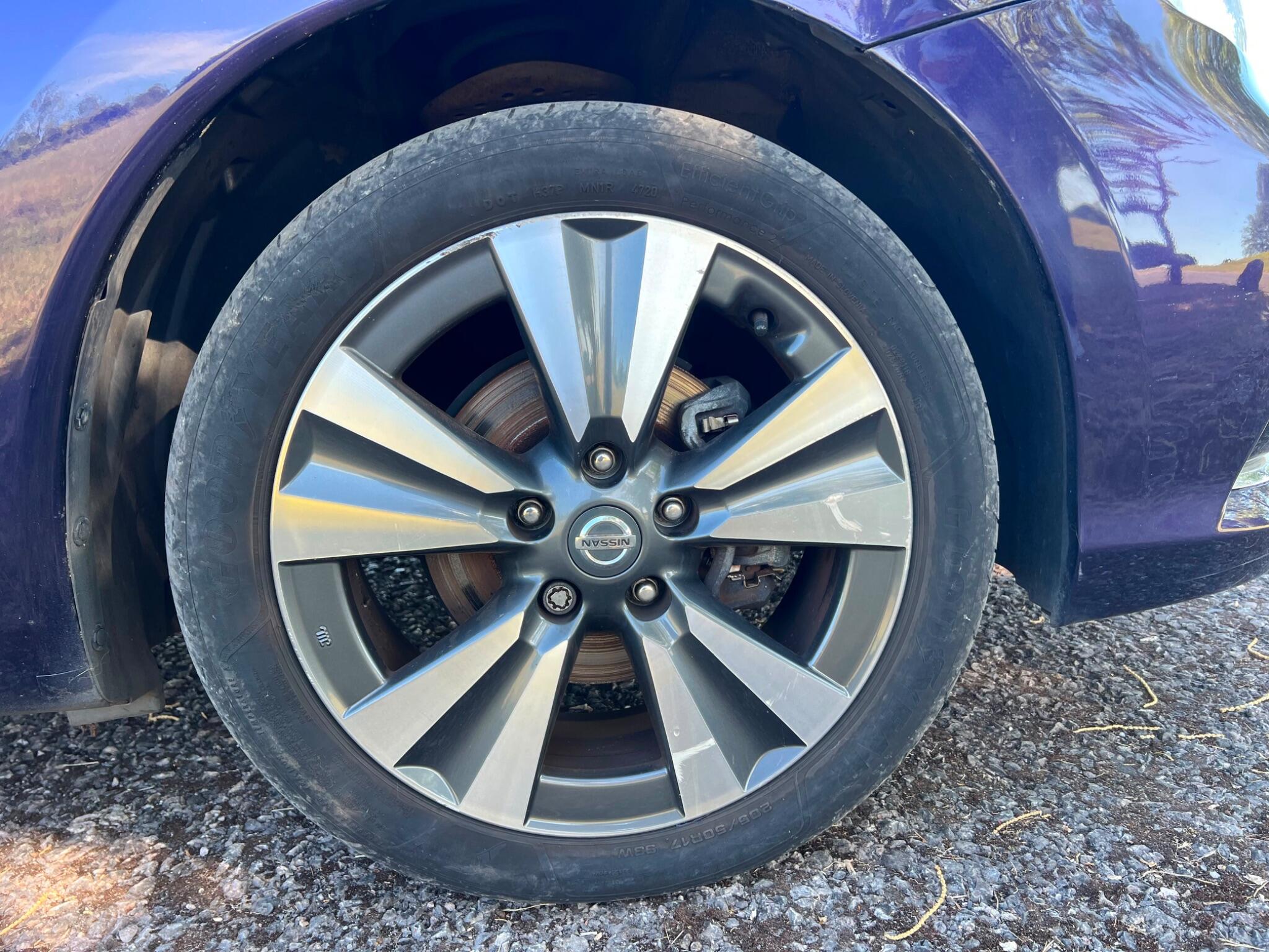 Nissan Pulsar view 24