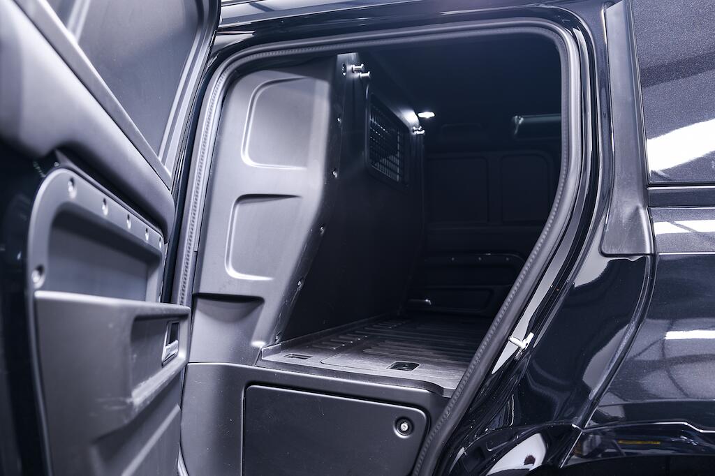 Land Rover Defender view 16