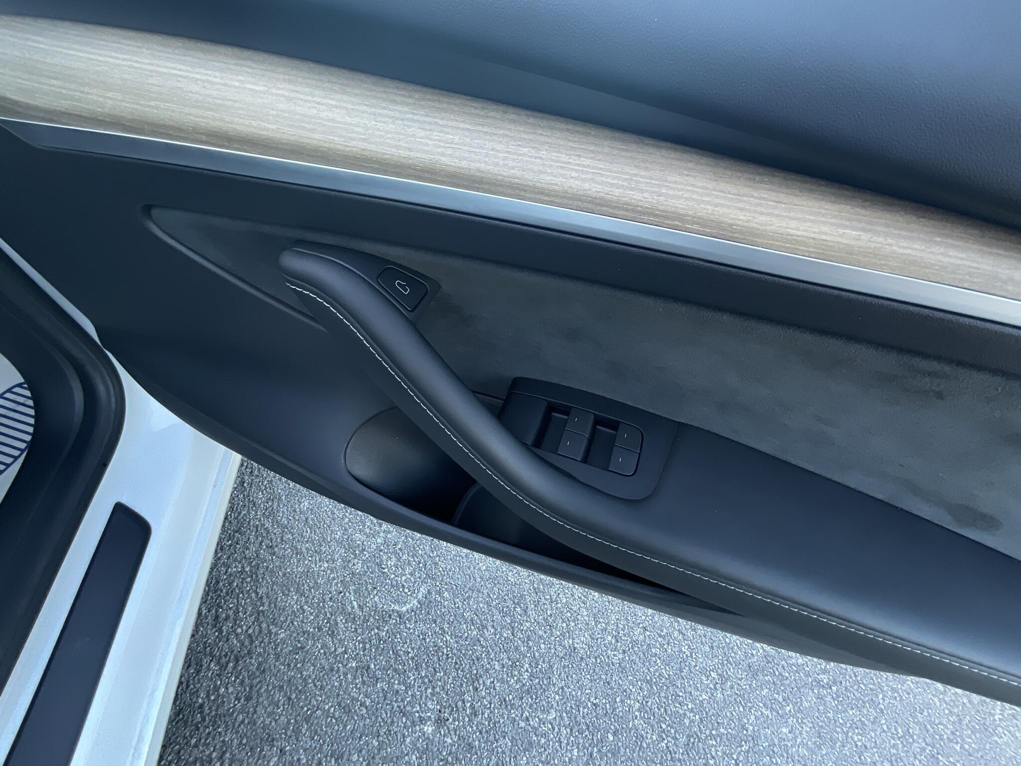 Tesla Model 3 view 34