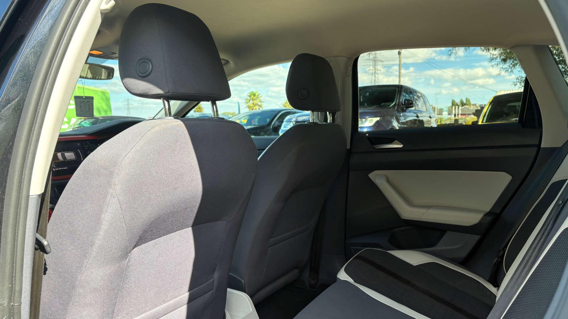 Volkswagen Polo view 12