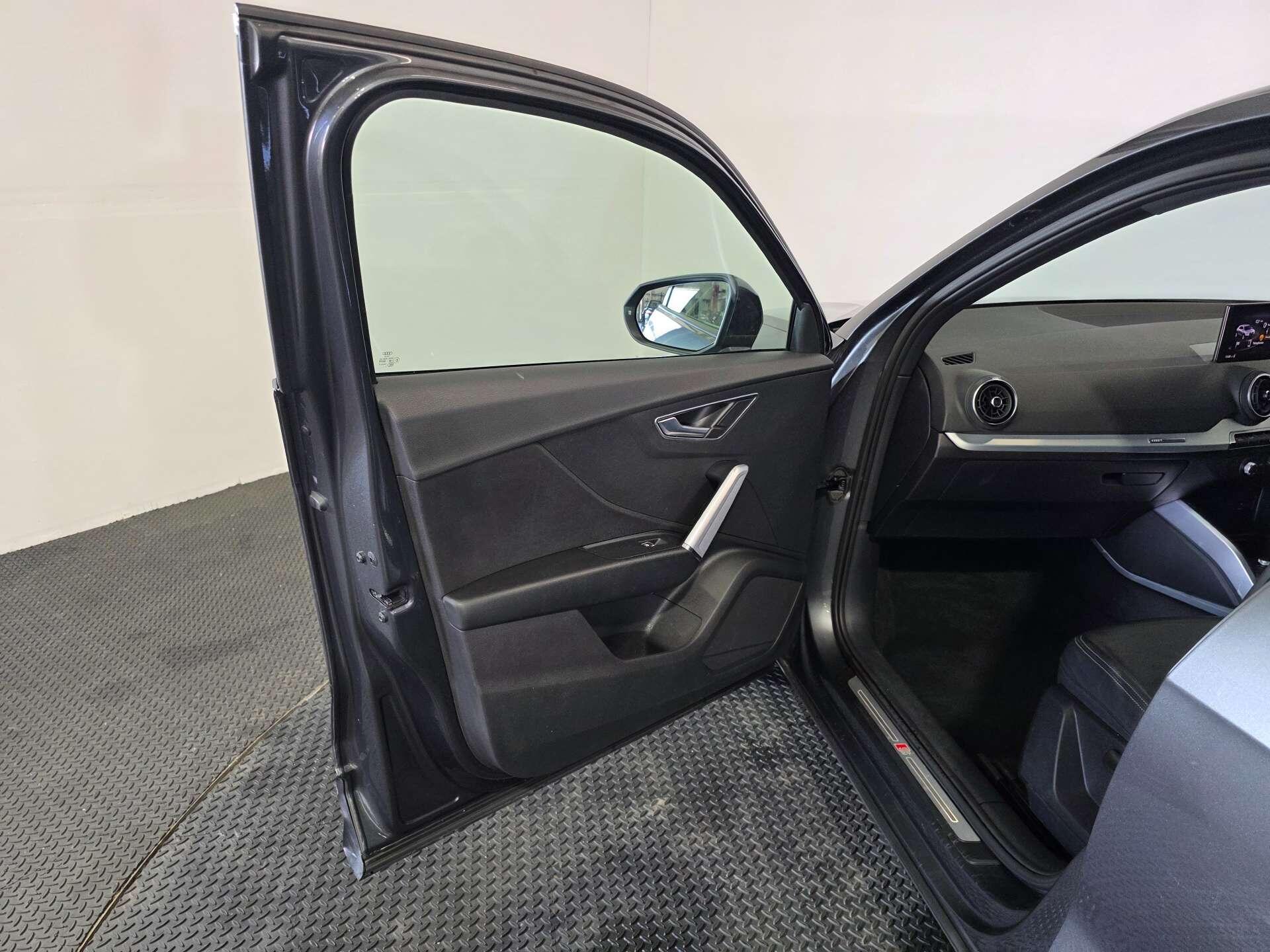 Audi Q2 view 50