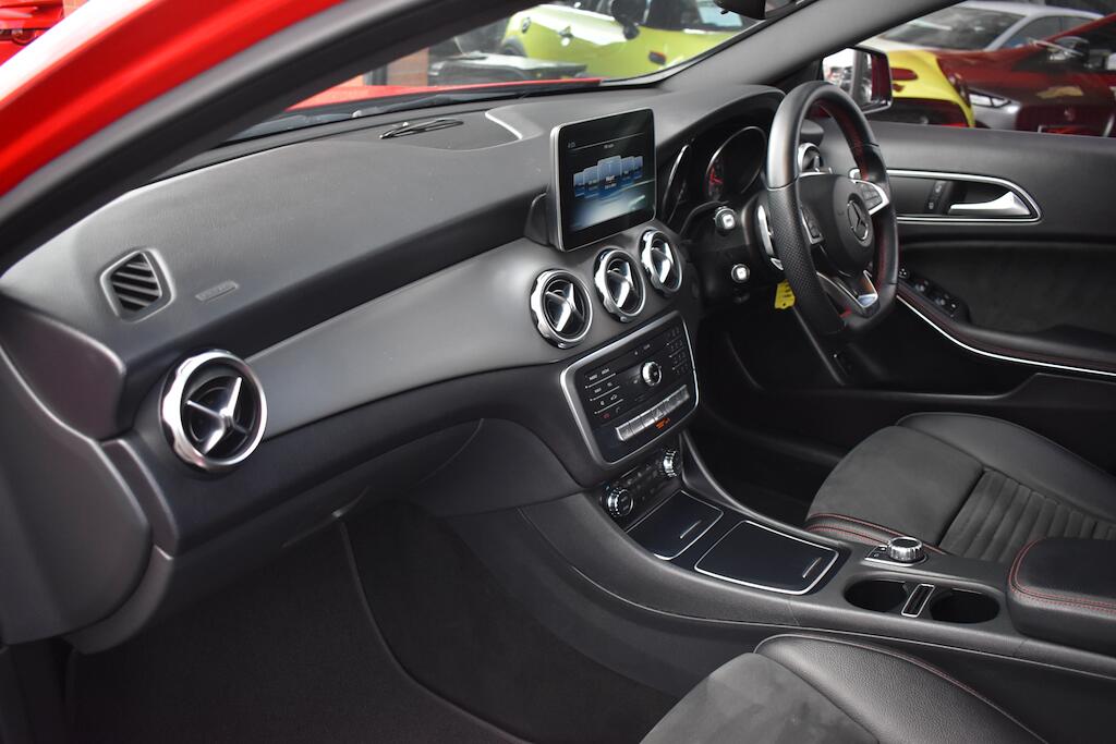 Mercedes-Benz Gla view 38