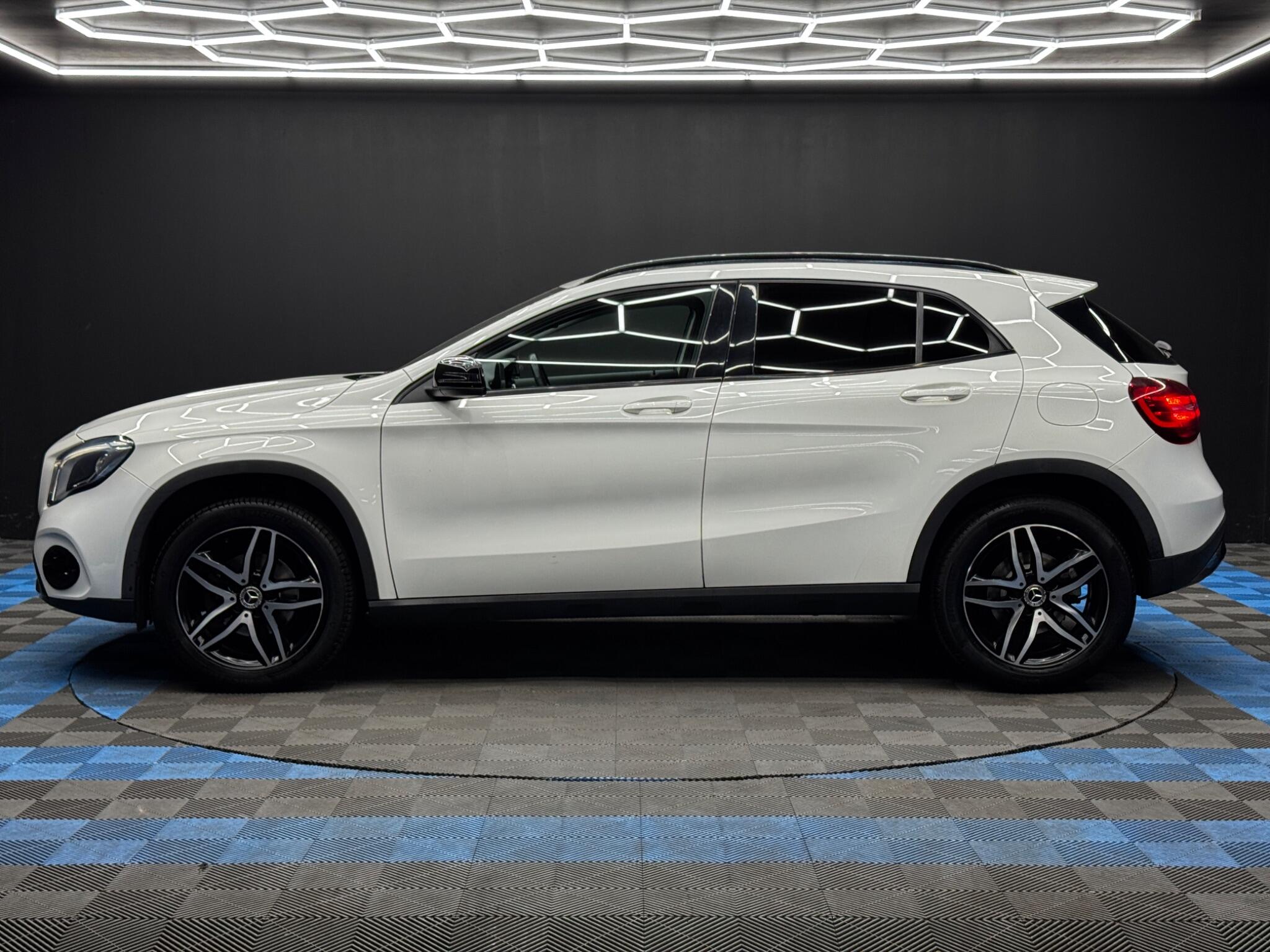 Mercedes-Benz Gla view 8