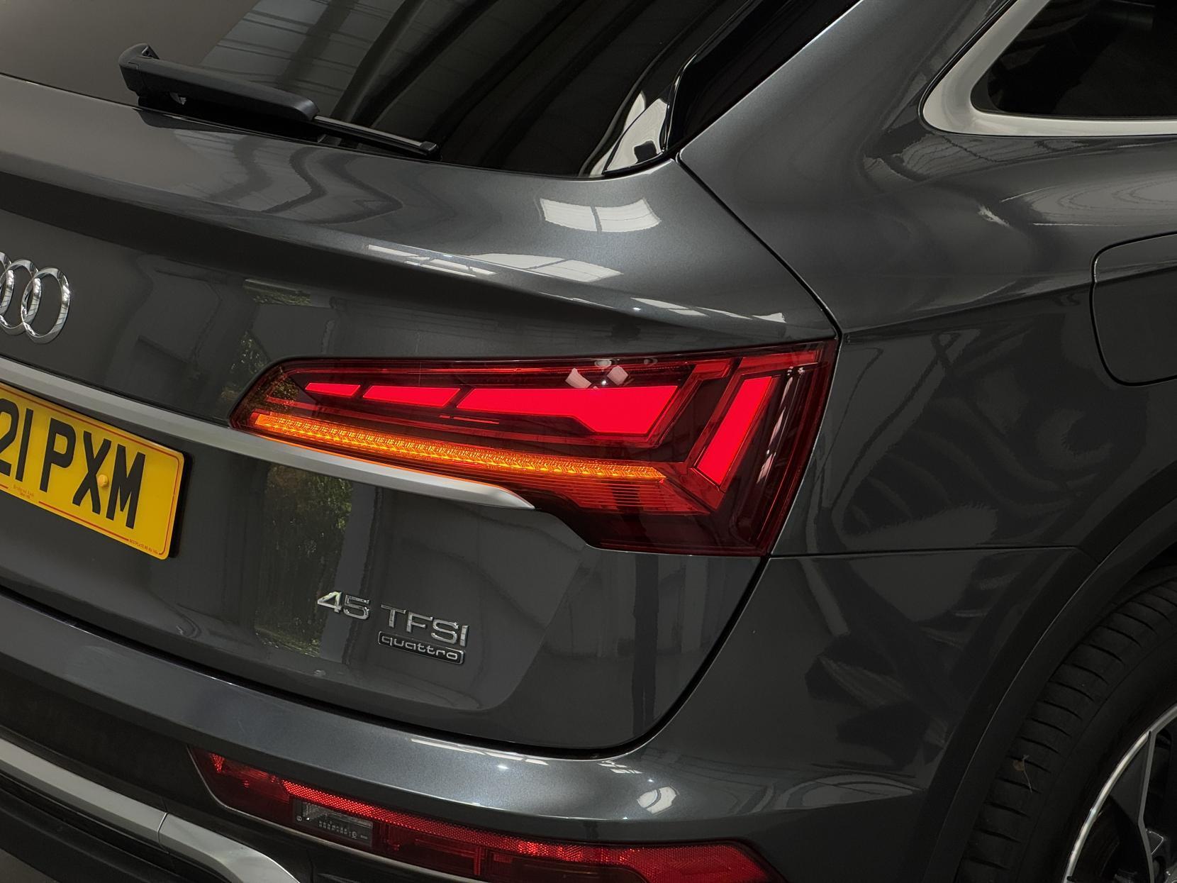 Audi Q5 view 16
