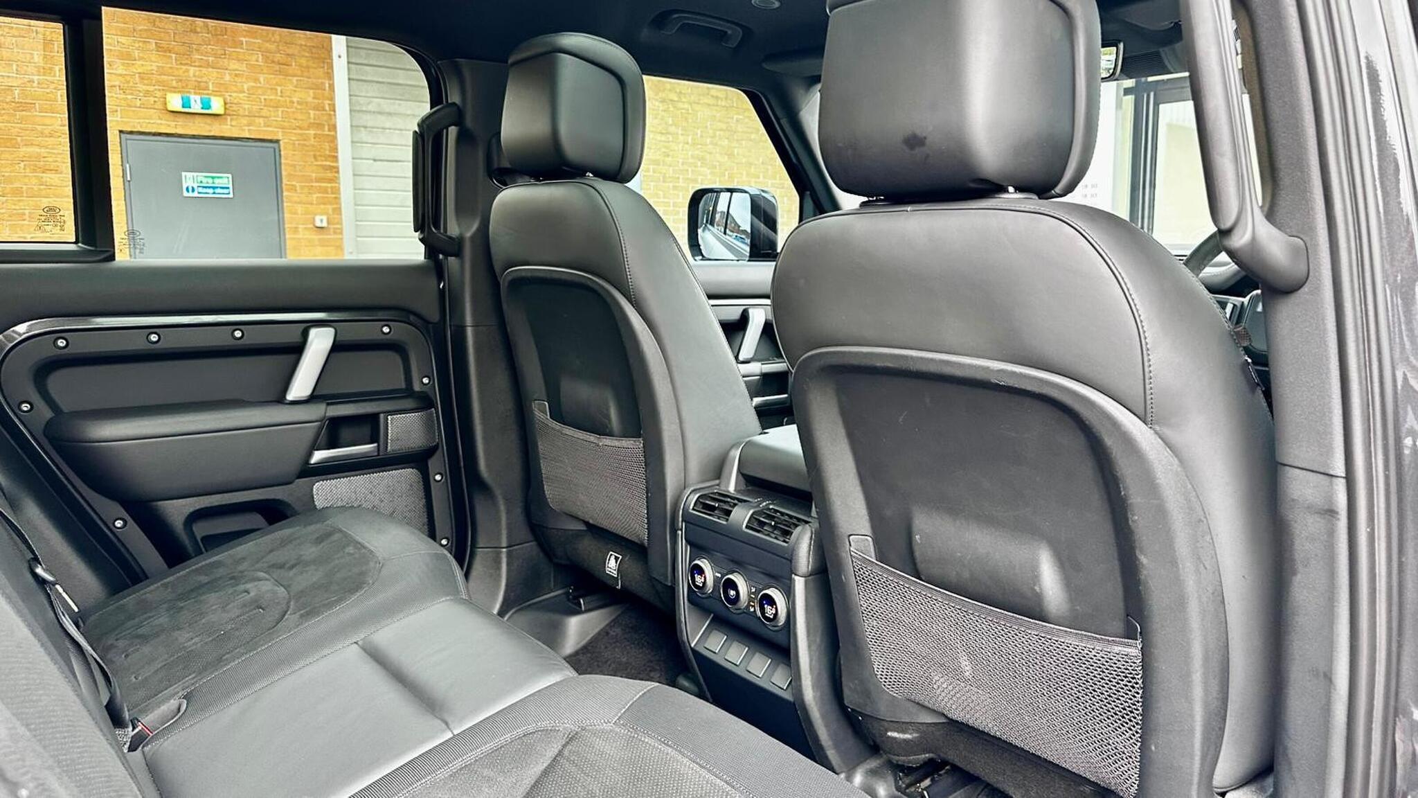 Land Rover Defender 110 view 44