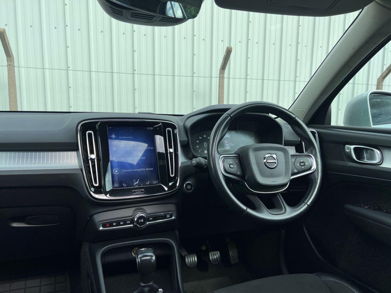 Volvo XC40 view 11