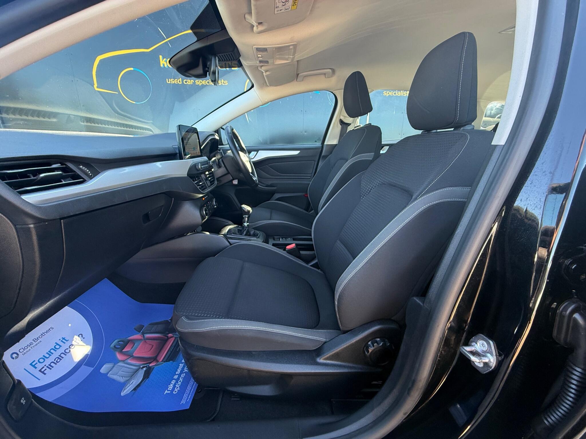 Ford Focus view 17