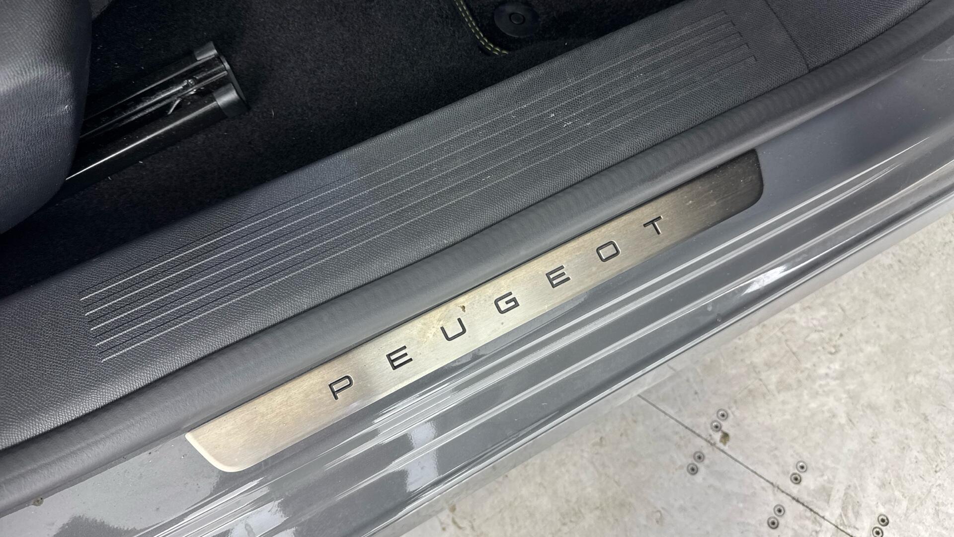 Peugeot 308 view 17