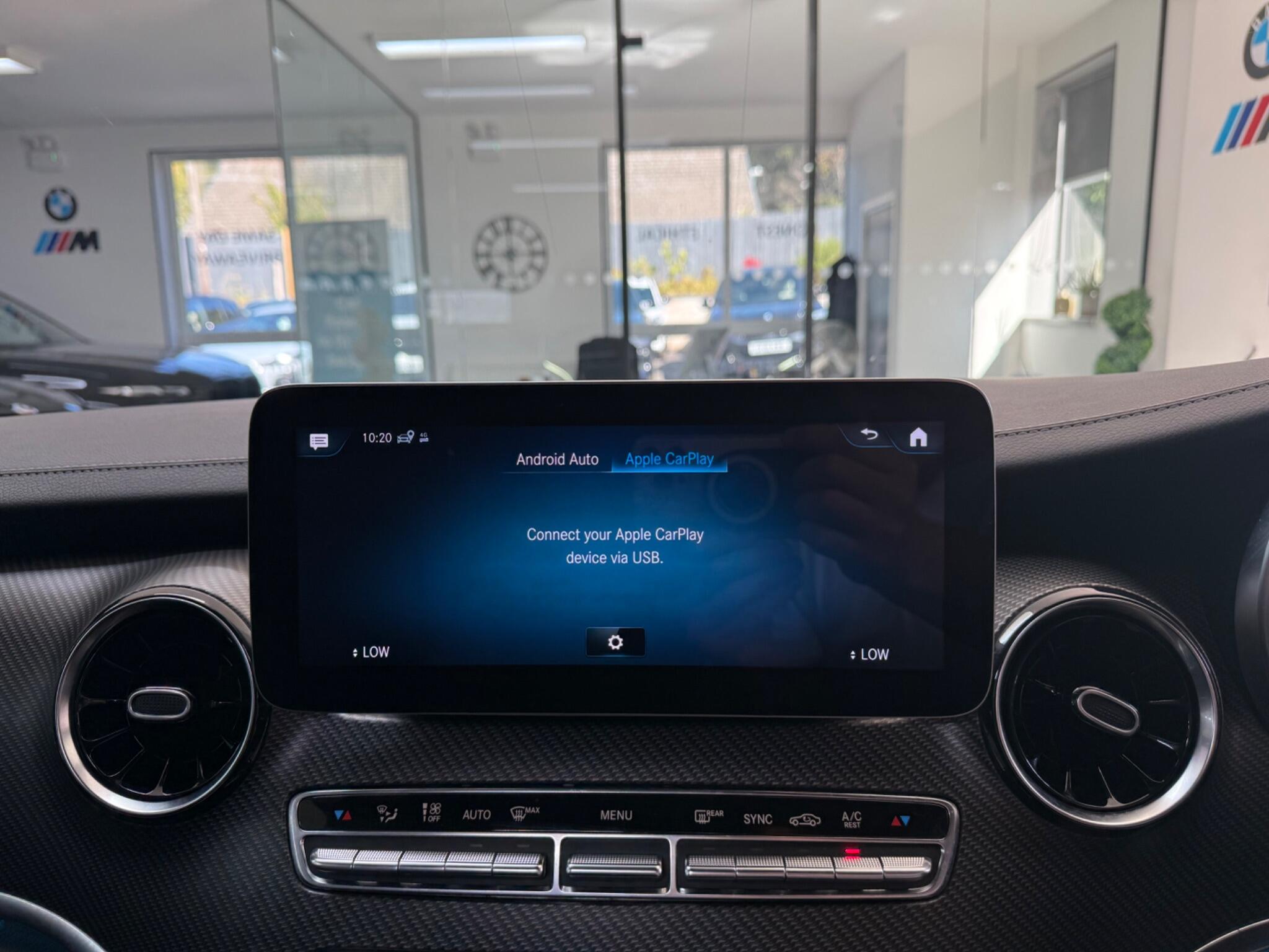 Mercedes-Benz V-Class view 32