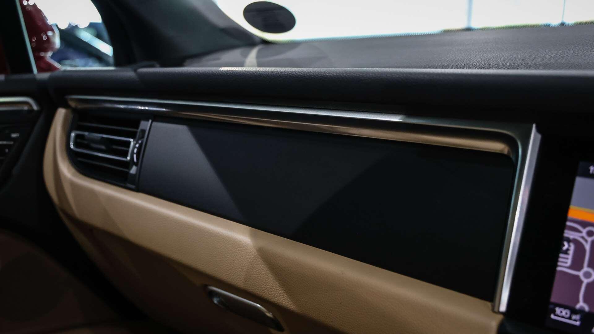 Porsche Macan view 29