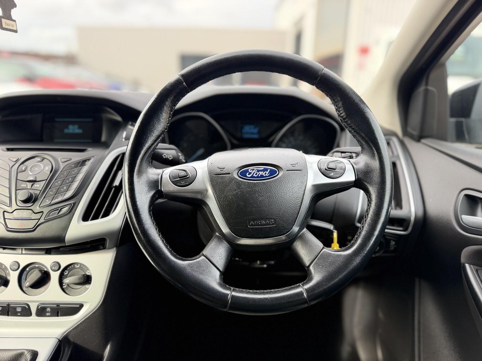 Ford Focus view 25