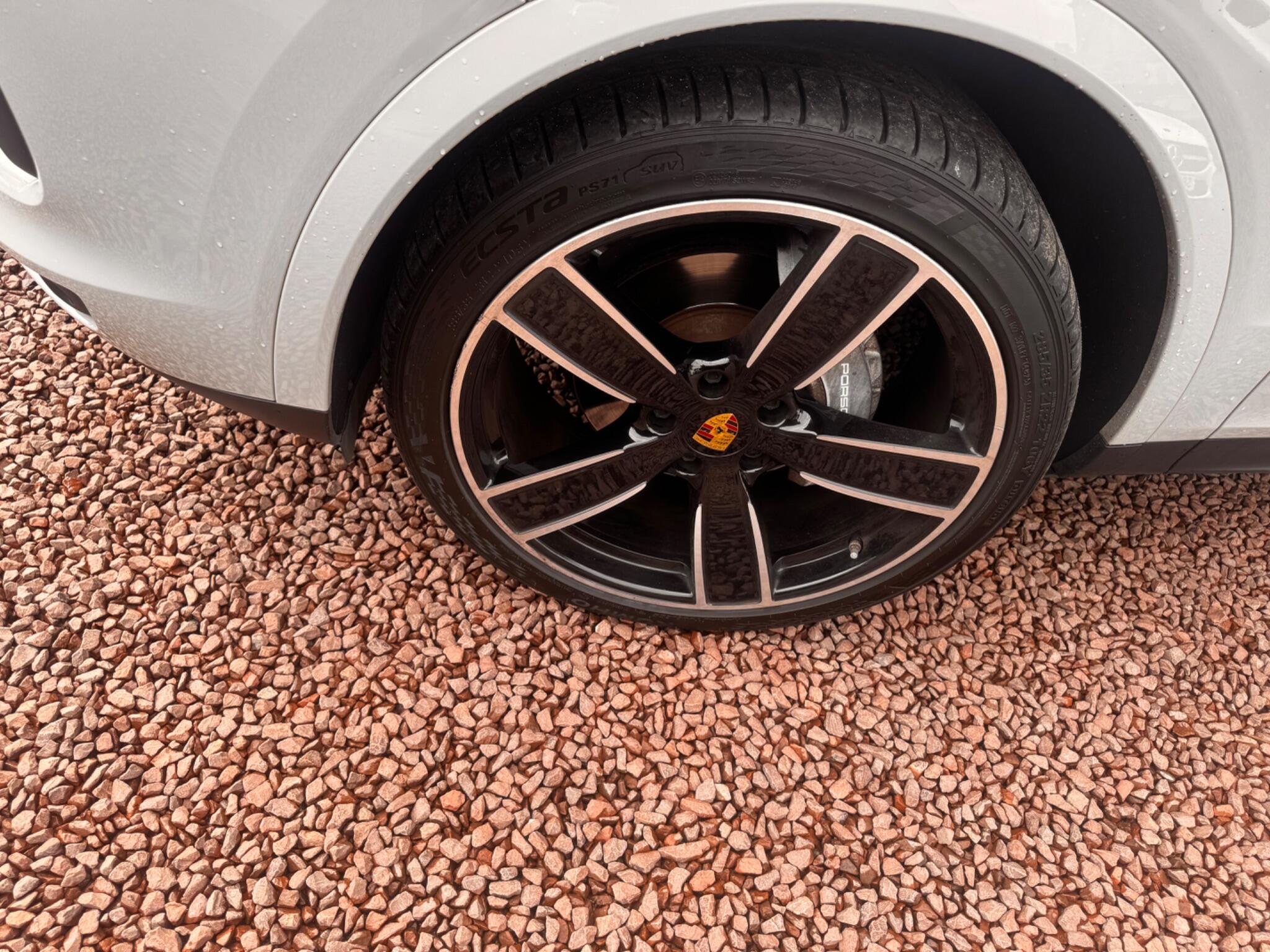 Porsche Cayenne view 40