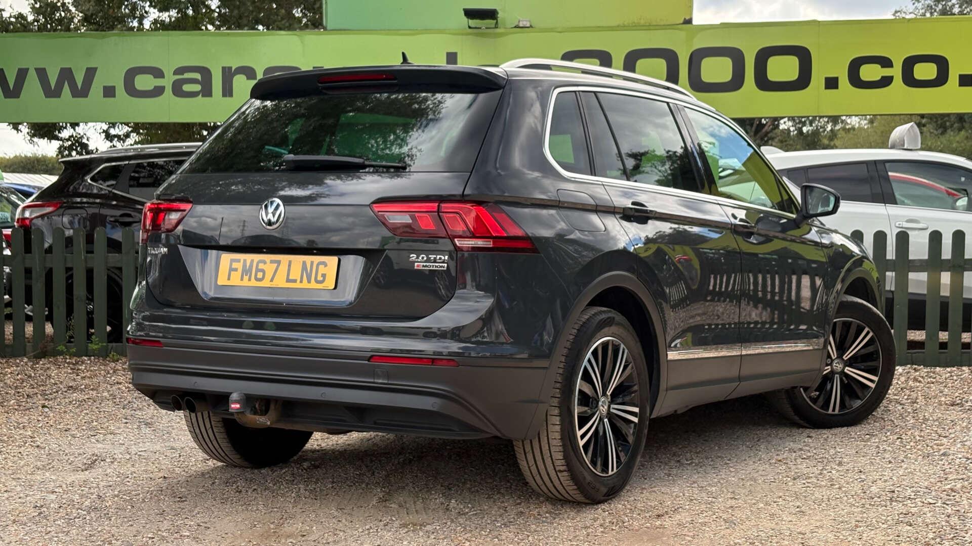 Volkswagen Tiguan view 8