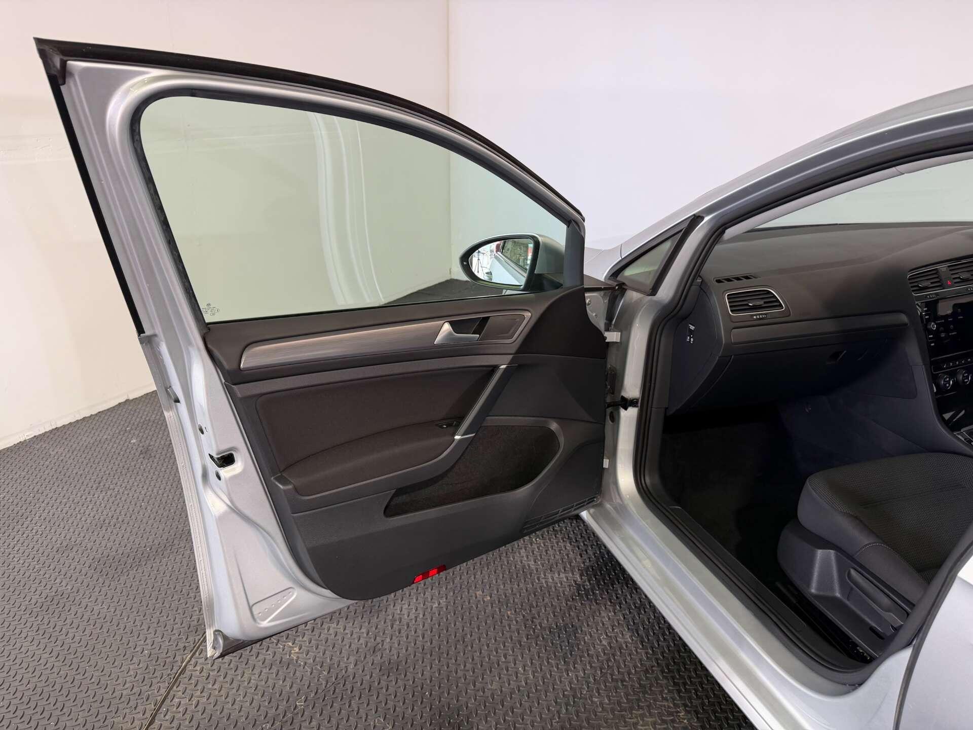 Volkswagen Golf view 56