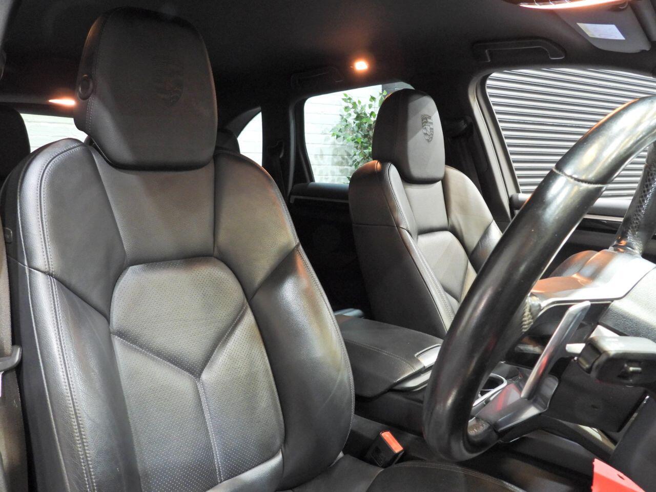 Porsche Cayenne view 16