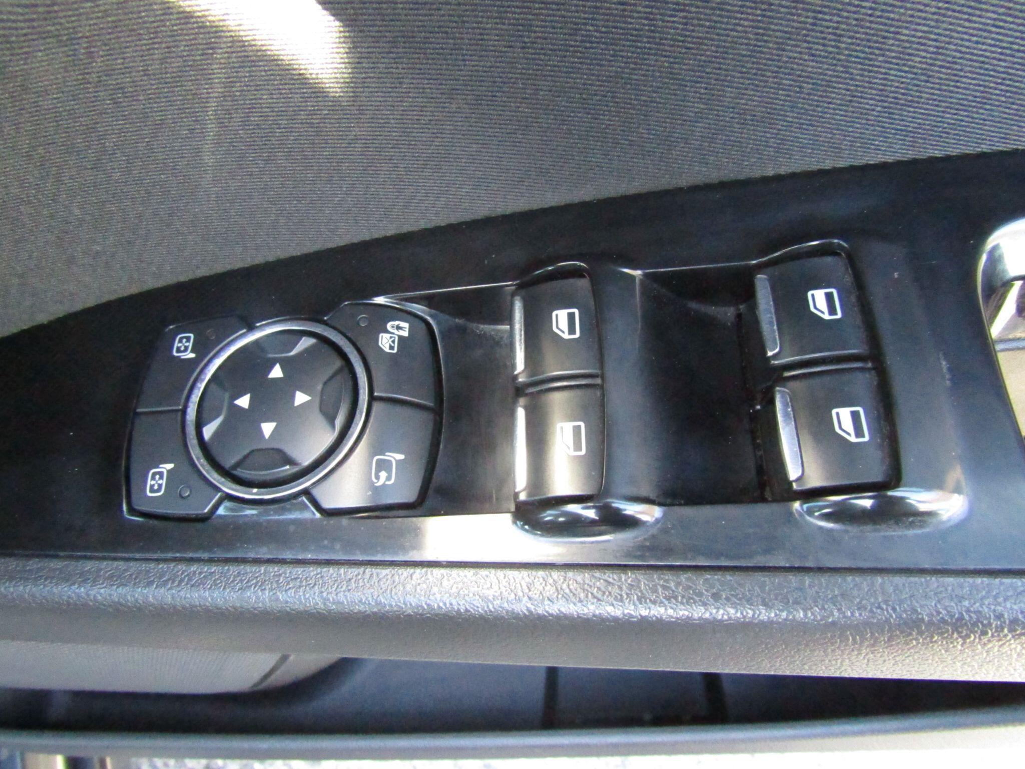 Ford Mondeo view 20