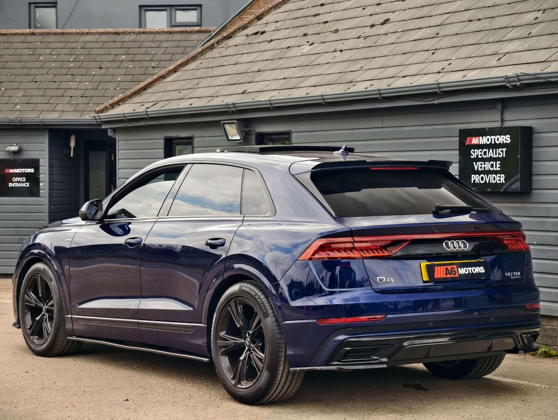 Audi Q8 view 17