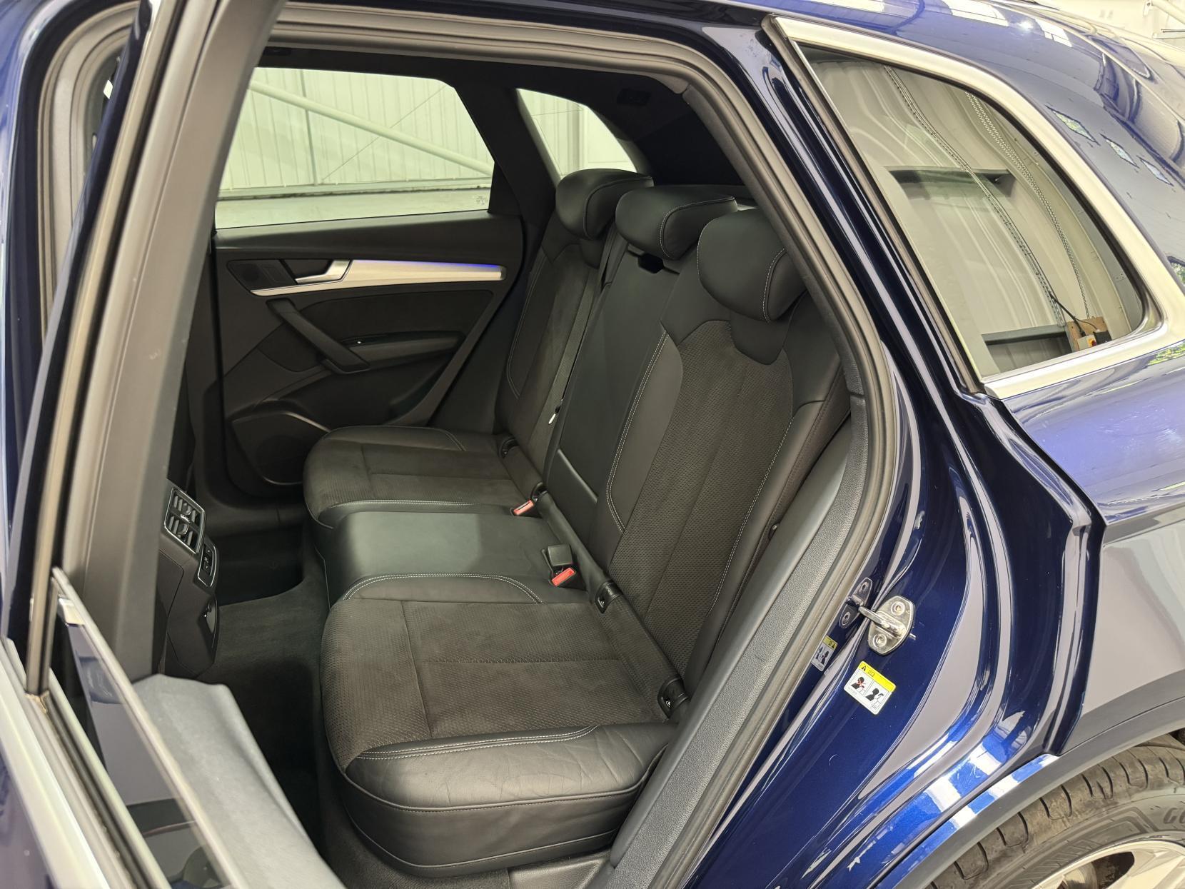 Audi Q5 view 56