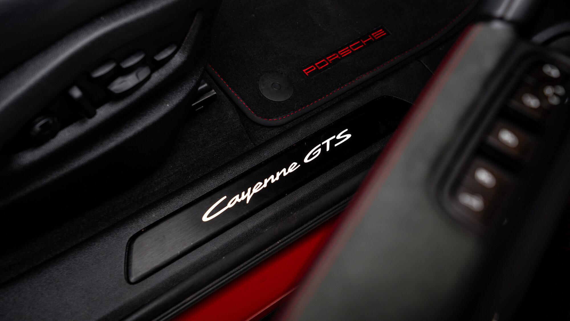 Porsche Cayenne view 47
