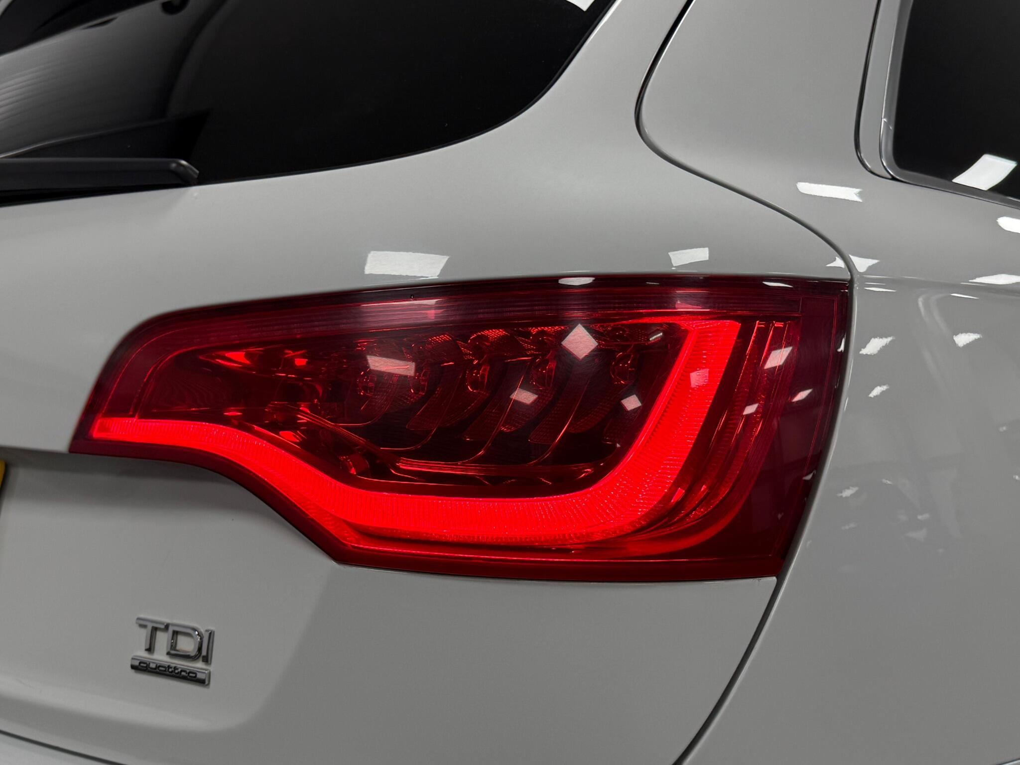 Audi Q7 view 42