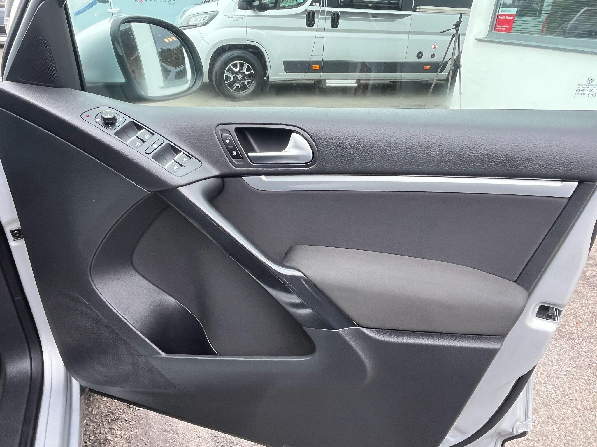 Volkswagen Tiguan view 11
