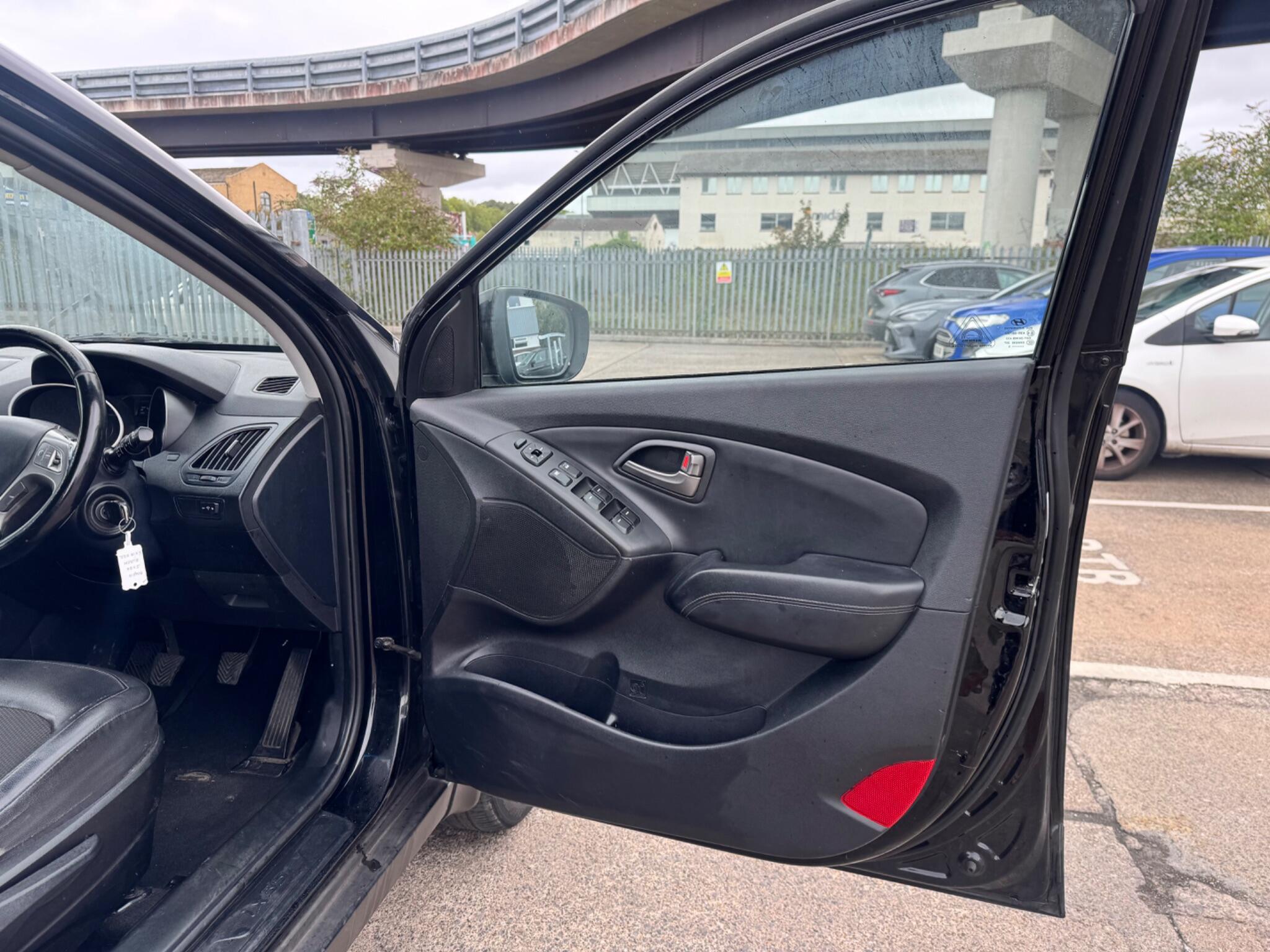 Hyundai ix35 view 34