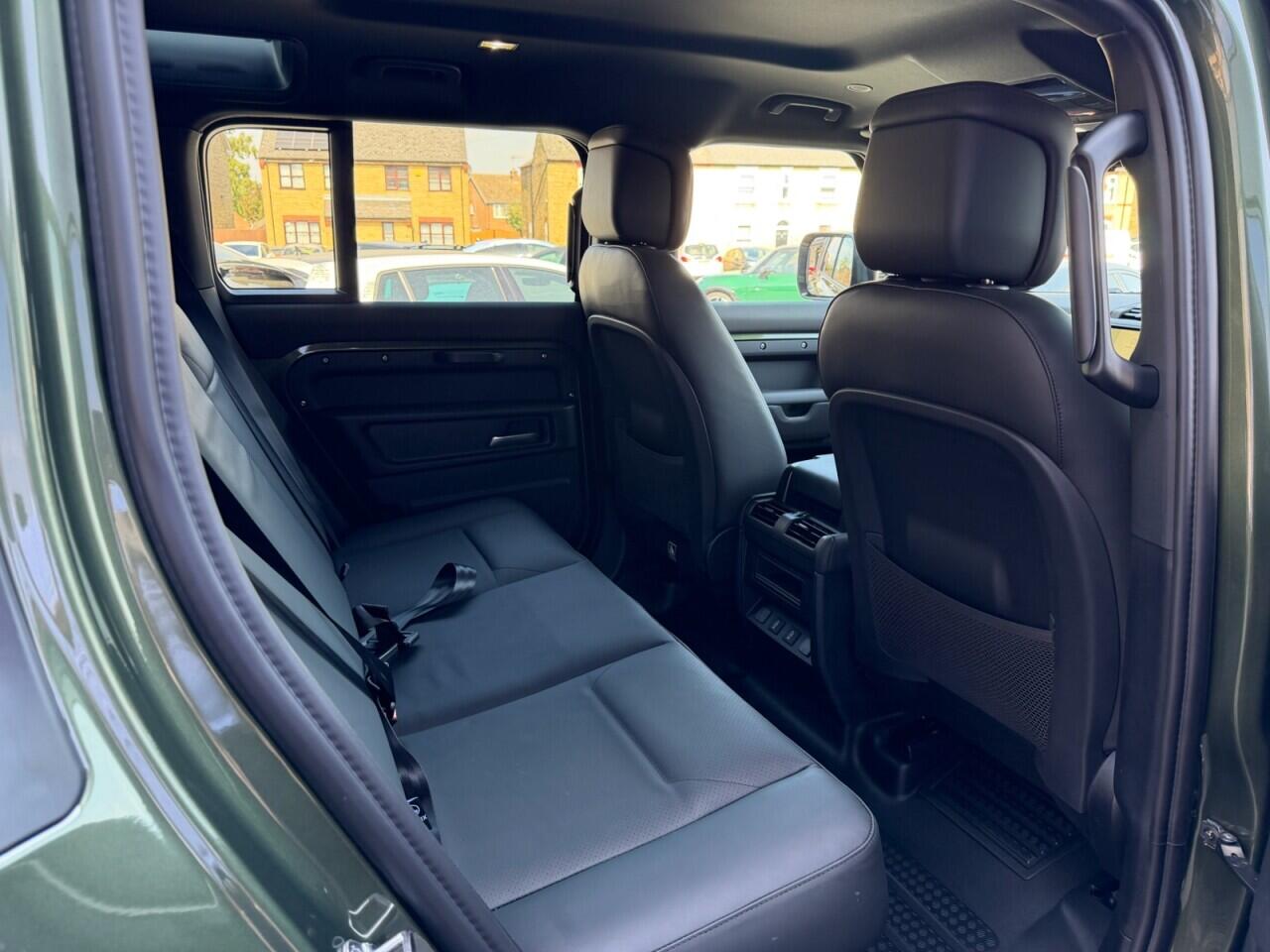 Land Rover Defender 110 view 23