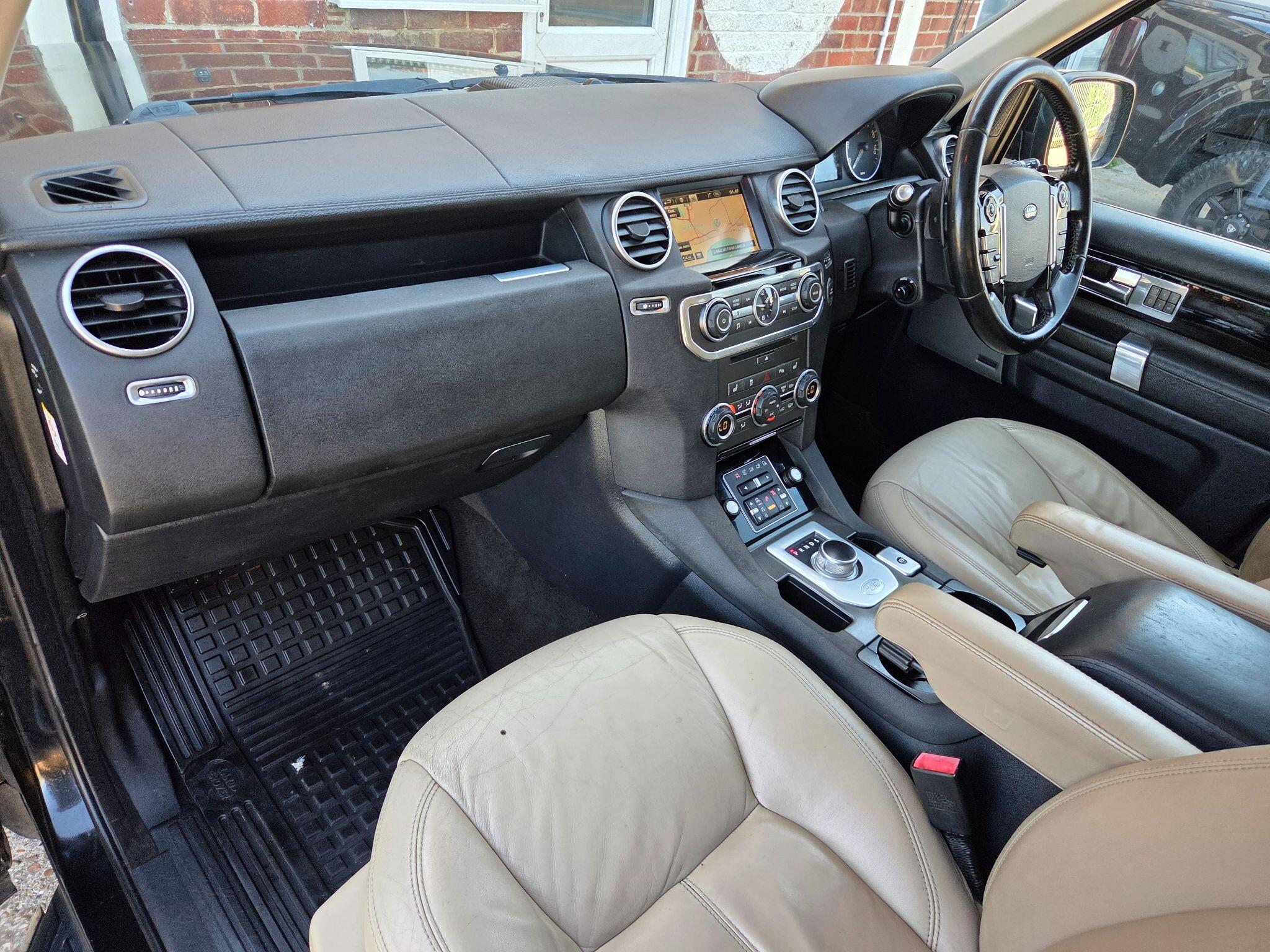 Land Rover Discovery 4 view 10