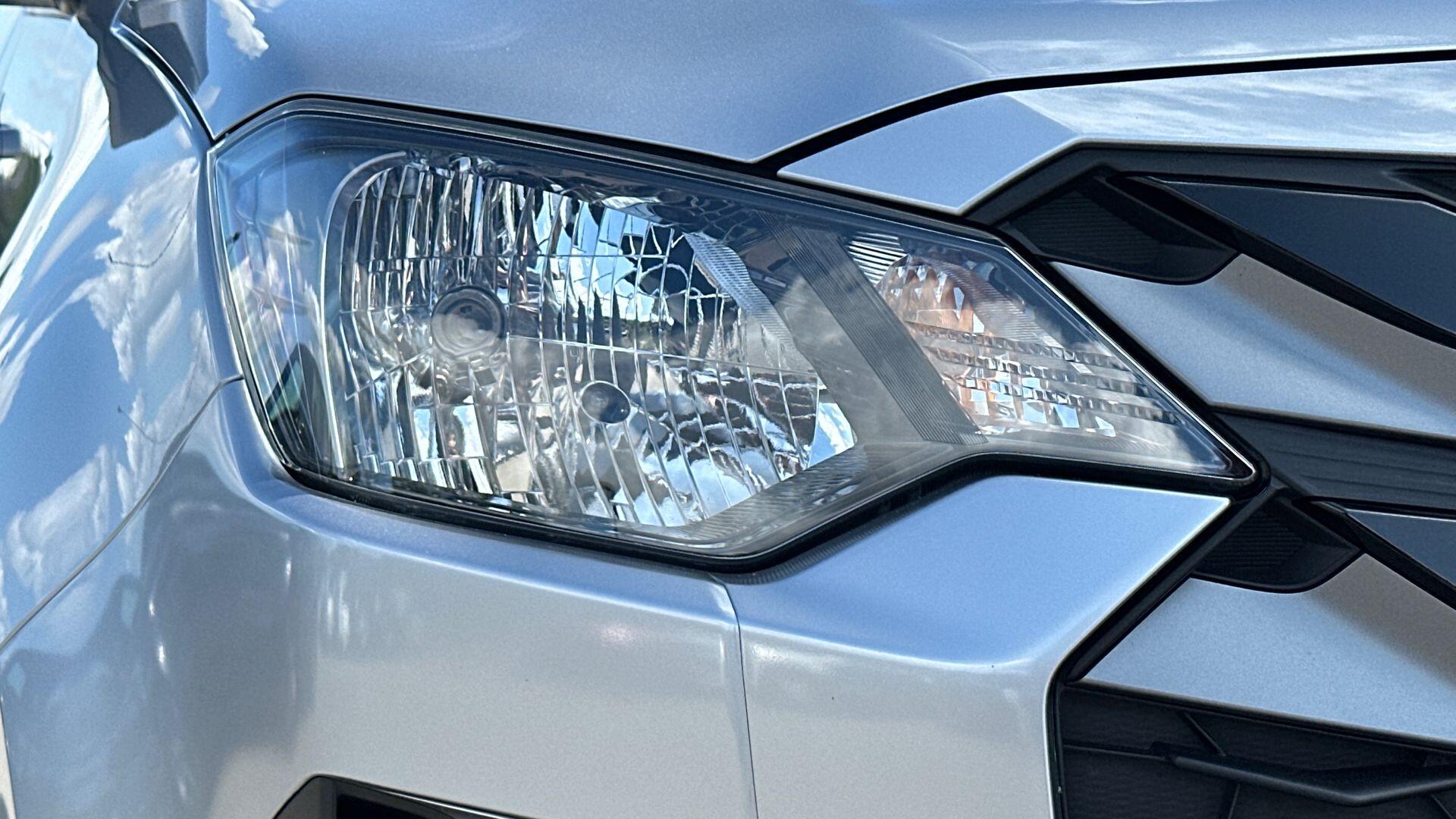 Isuzu D-Max view 18