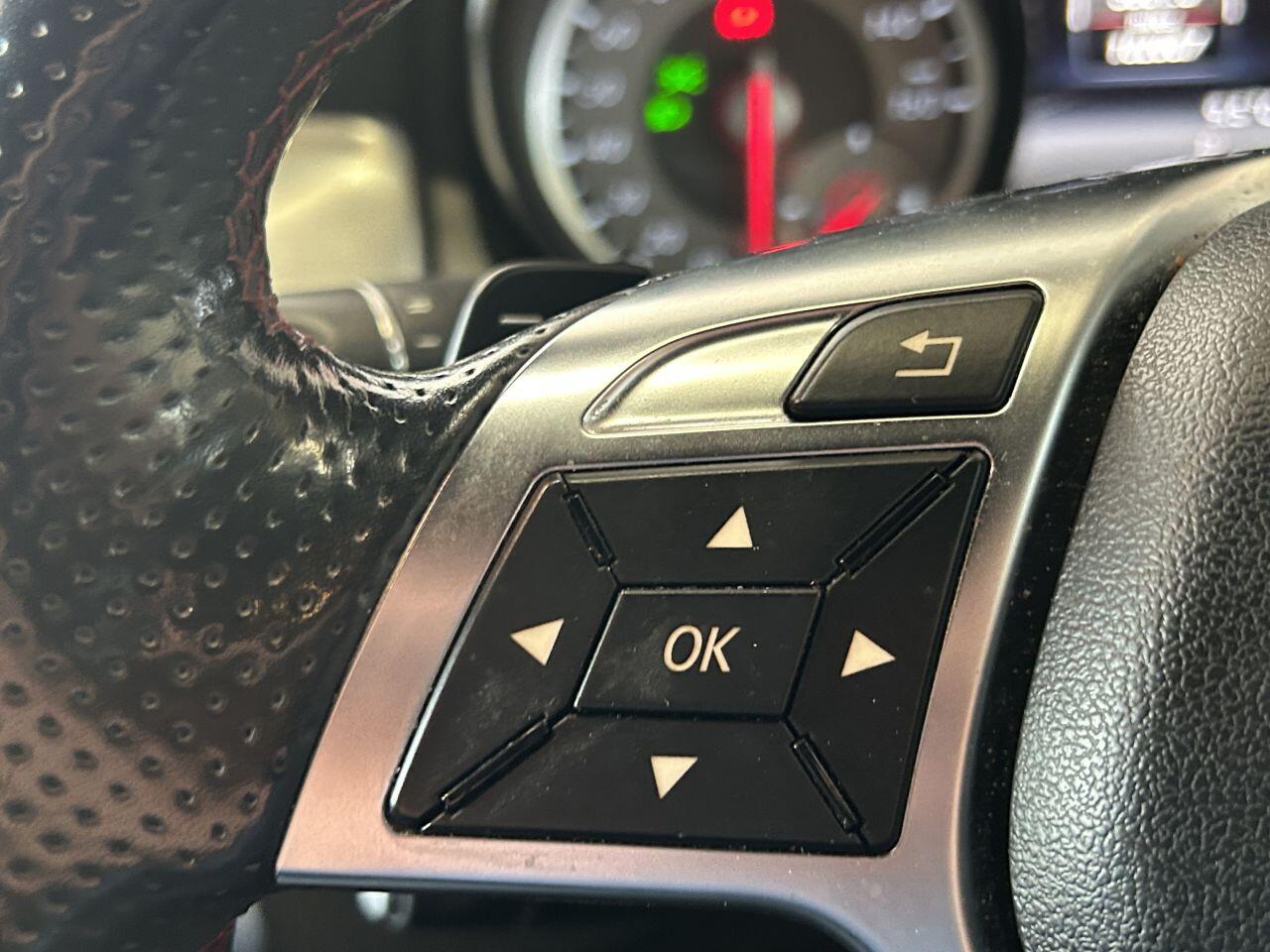 Mercedes-Benz Gla view 32