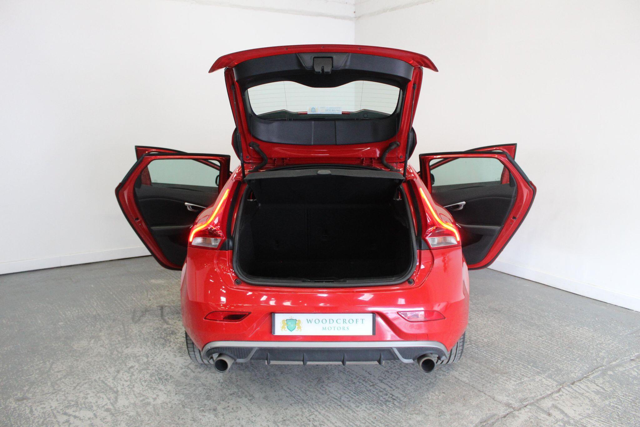 Volvo V40 view 21