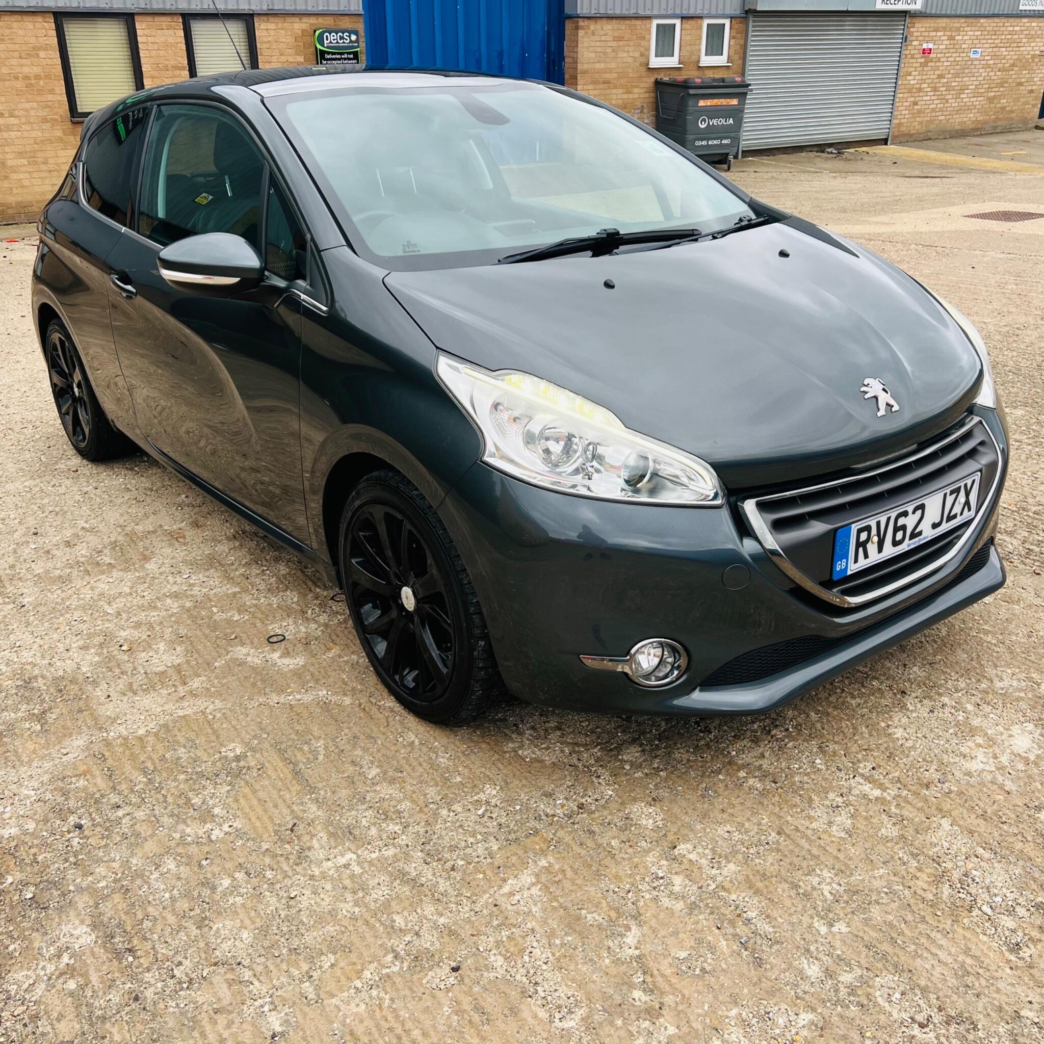 Peugeot 208 view 4