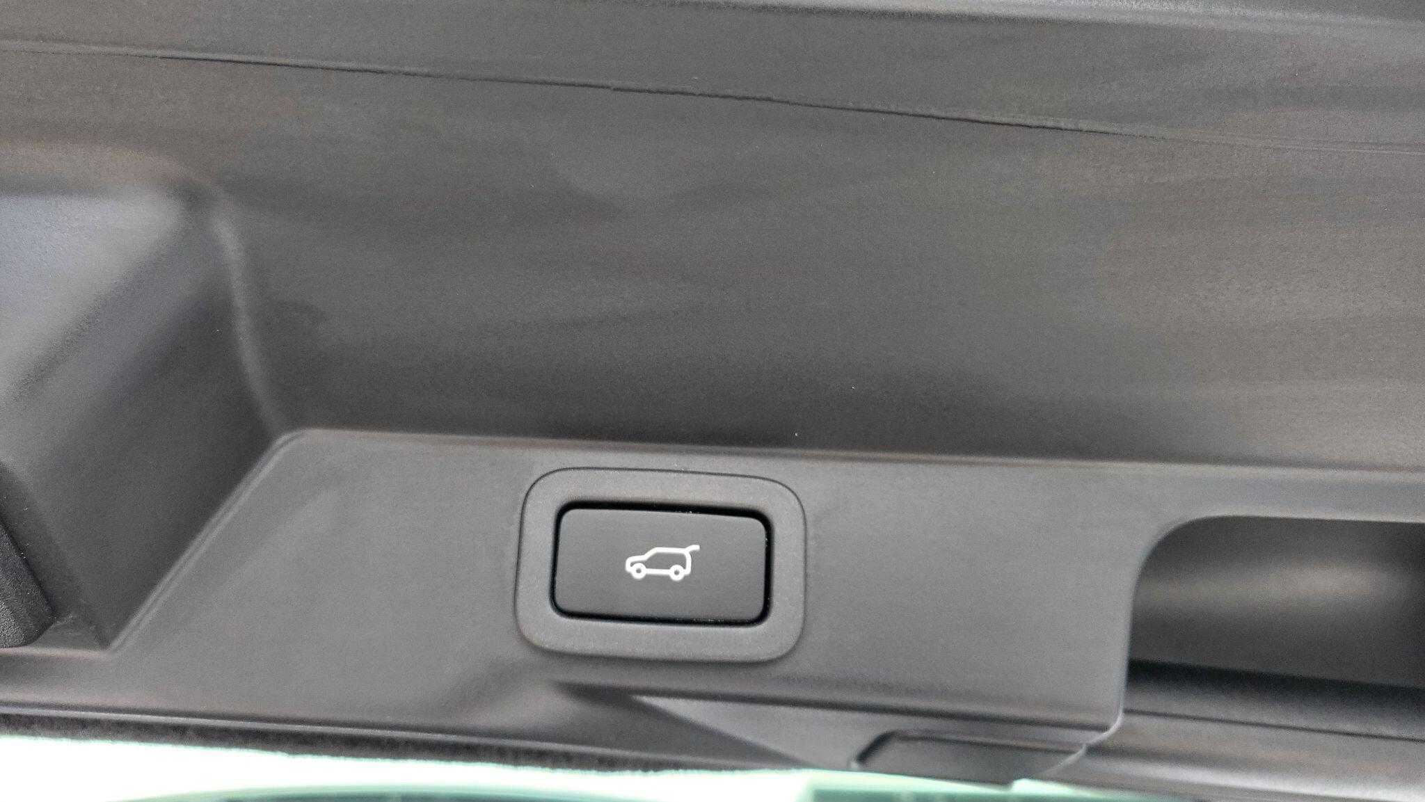 Land Rover Range Rover Sport view 28