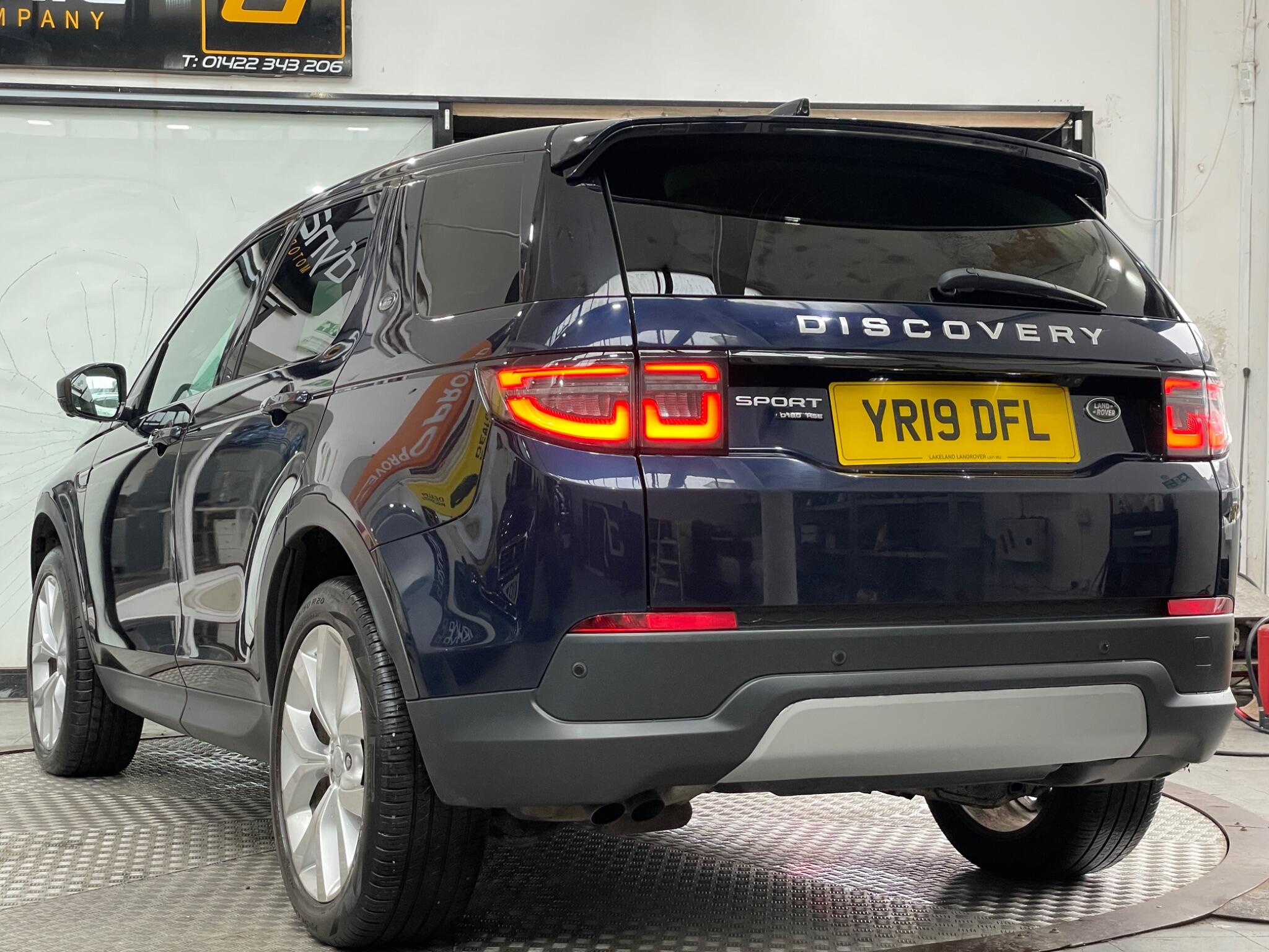 Land Rover Discovery Sport view 4