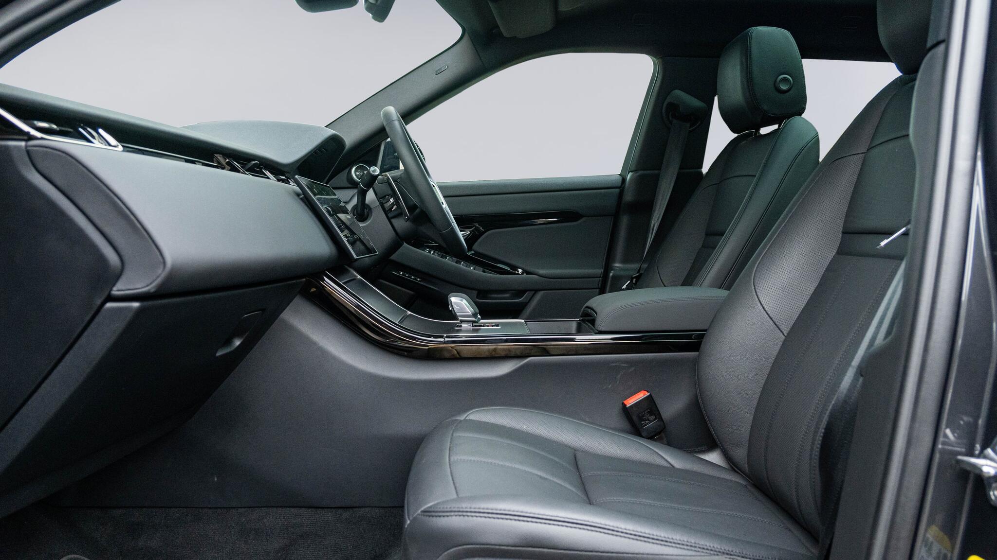 Land Rover Range Rover Evoque view 3