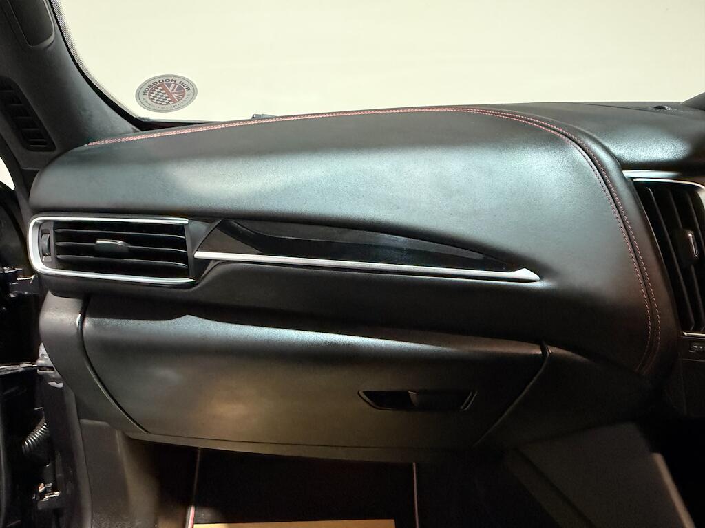 Maserati Levante view 32