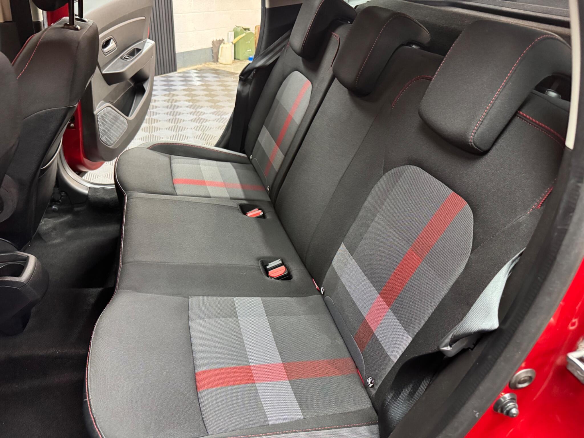 Dacia Duster view 42